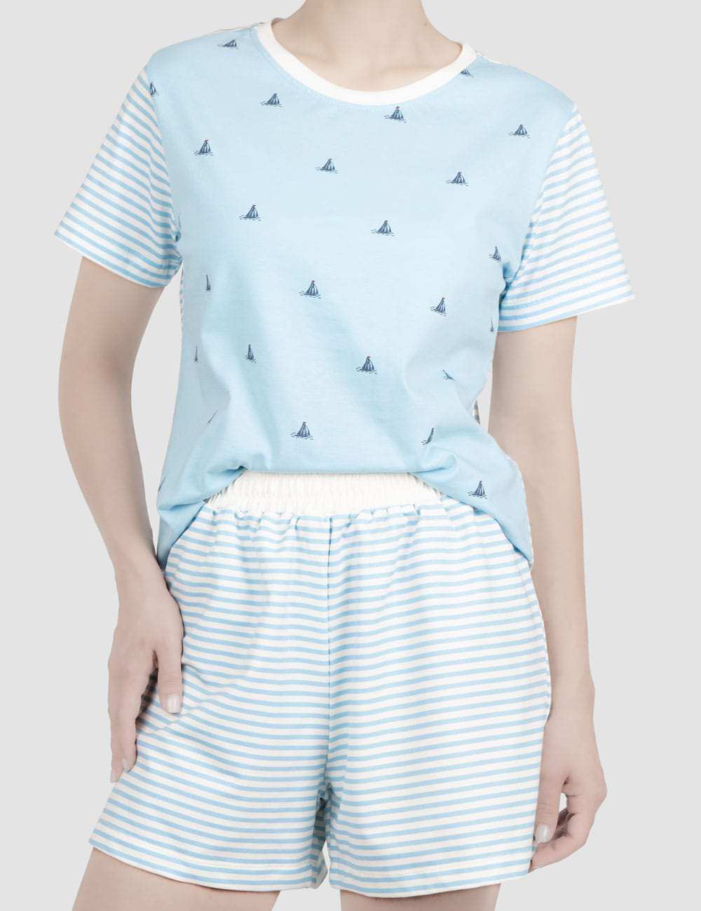 تی شرت زنانه آبی روشن هیوان heevan مدل راه راه و قایق کد 62725