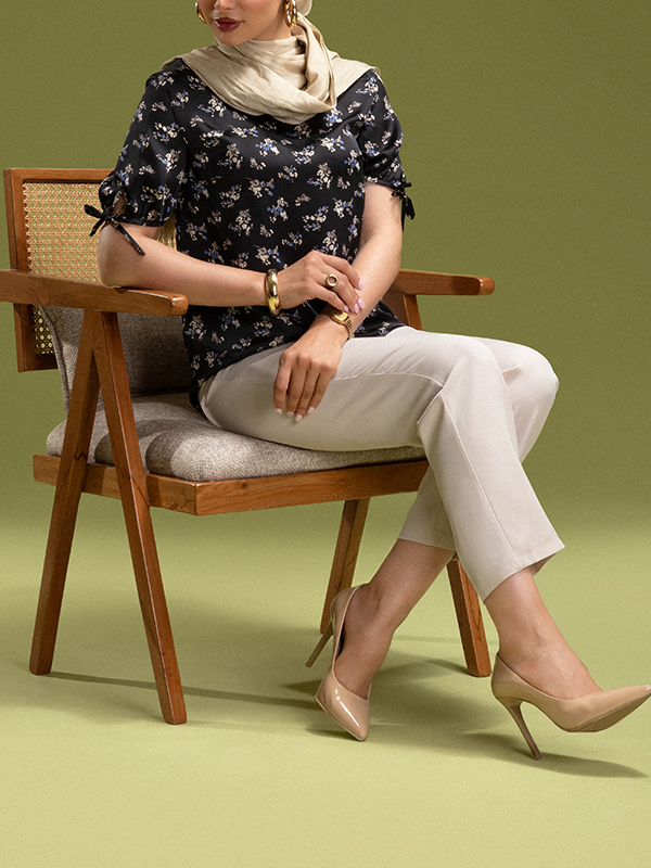 بلوز زنانه آستین پفی کوتاه کرپ ساتن یقه گرد کژوال کمند برنس Bornos