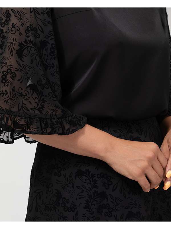 بلوز زنانه مجلسی کرپ آستین کلوش چین دار 40107 برنس