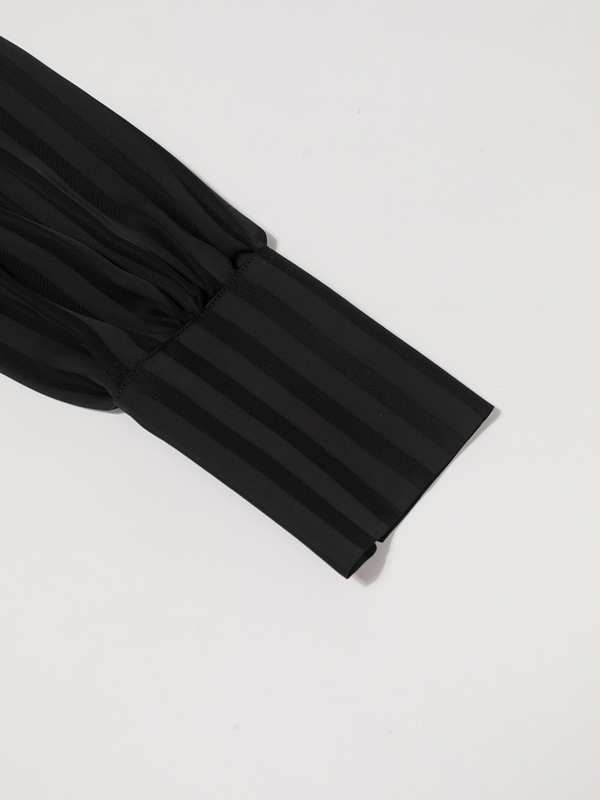 بلوز مجلسی زنانه کرپ حریر یقه چپ راستی آستین پفی 40106 برنس Bornos