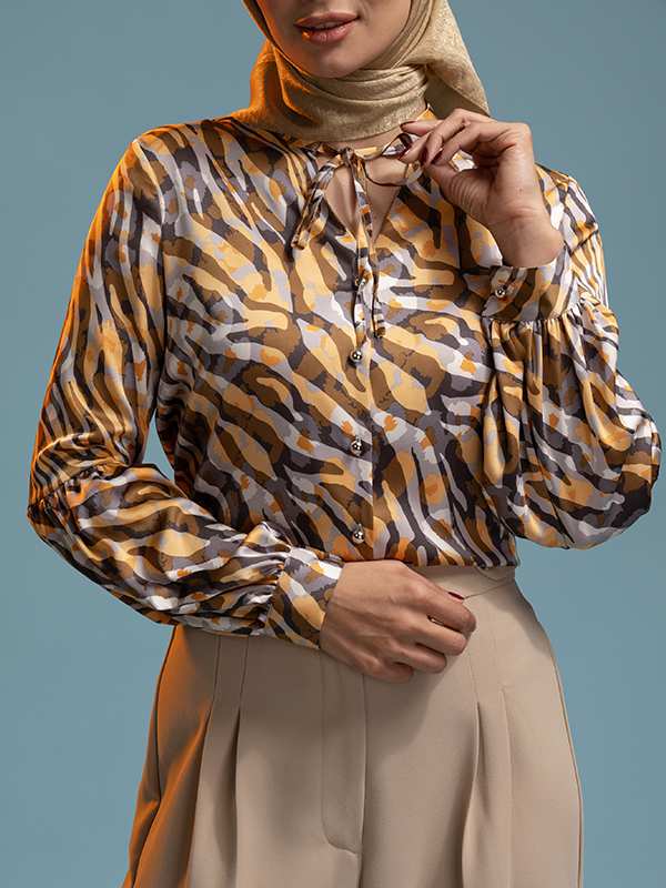 شومیز زنانه ساتن طرحدار مجلسی یقه گره ای 30108 برنس Bornos