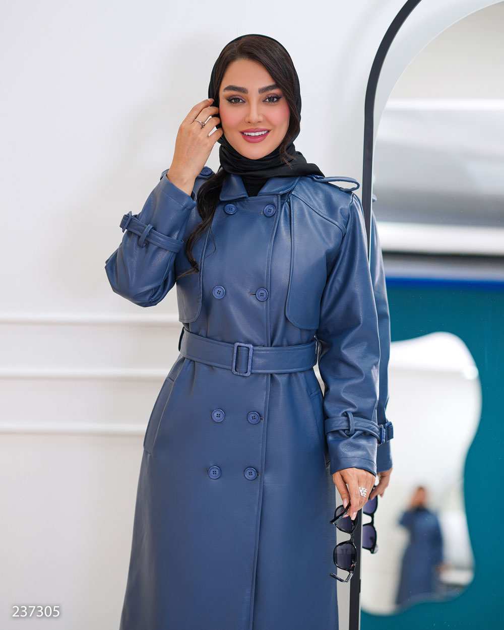 پالتو چرم بلند زنانه آبی نفتی مدل شبرنگ السانا Elsana کد 2373