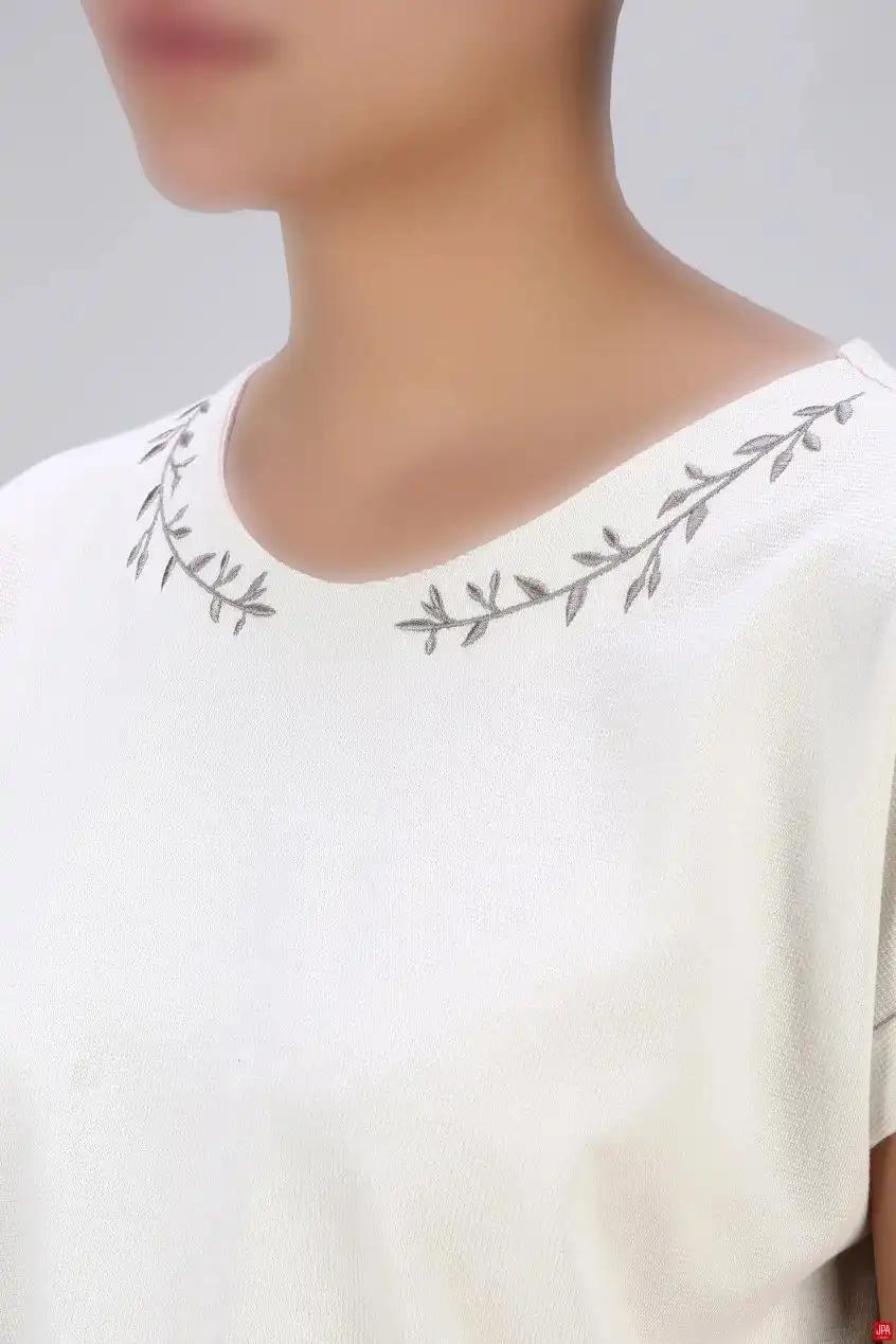 تیشرت زنانه یقه گرد گلدوزی طرحدار جی پی ای JPA کد - 03509