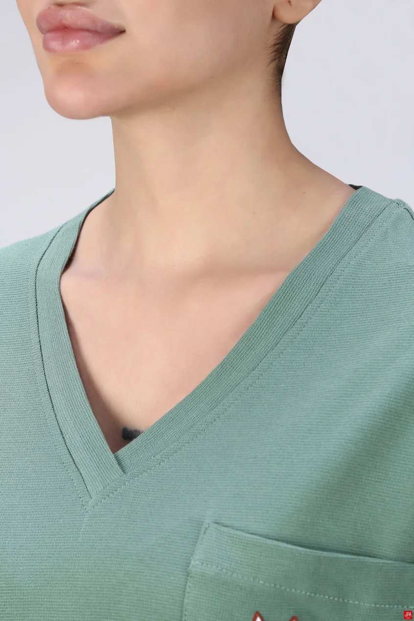 تیشرت زنانه یقه هفت گلدوزی طرح دار رگولار – کد 04399 | JPA جی پی ای