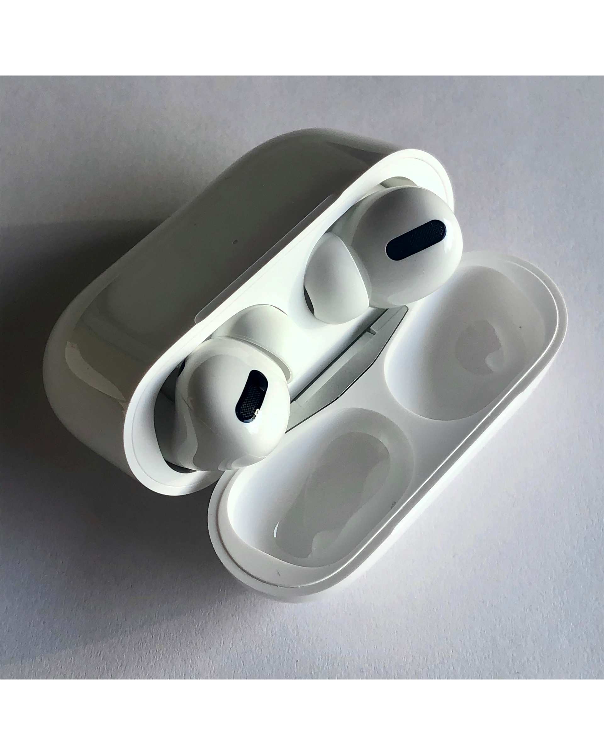 هدفون بی‌ سیم اپل مدل AirPods Pro همراه با محفظه شارژ - ضمانت اصالت و سلامت فیزیکی کالا