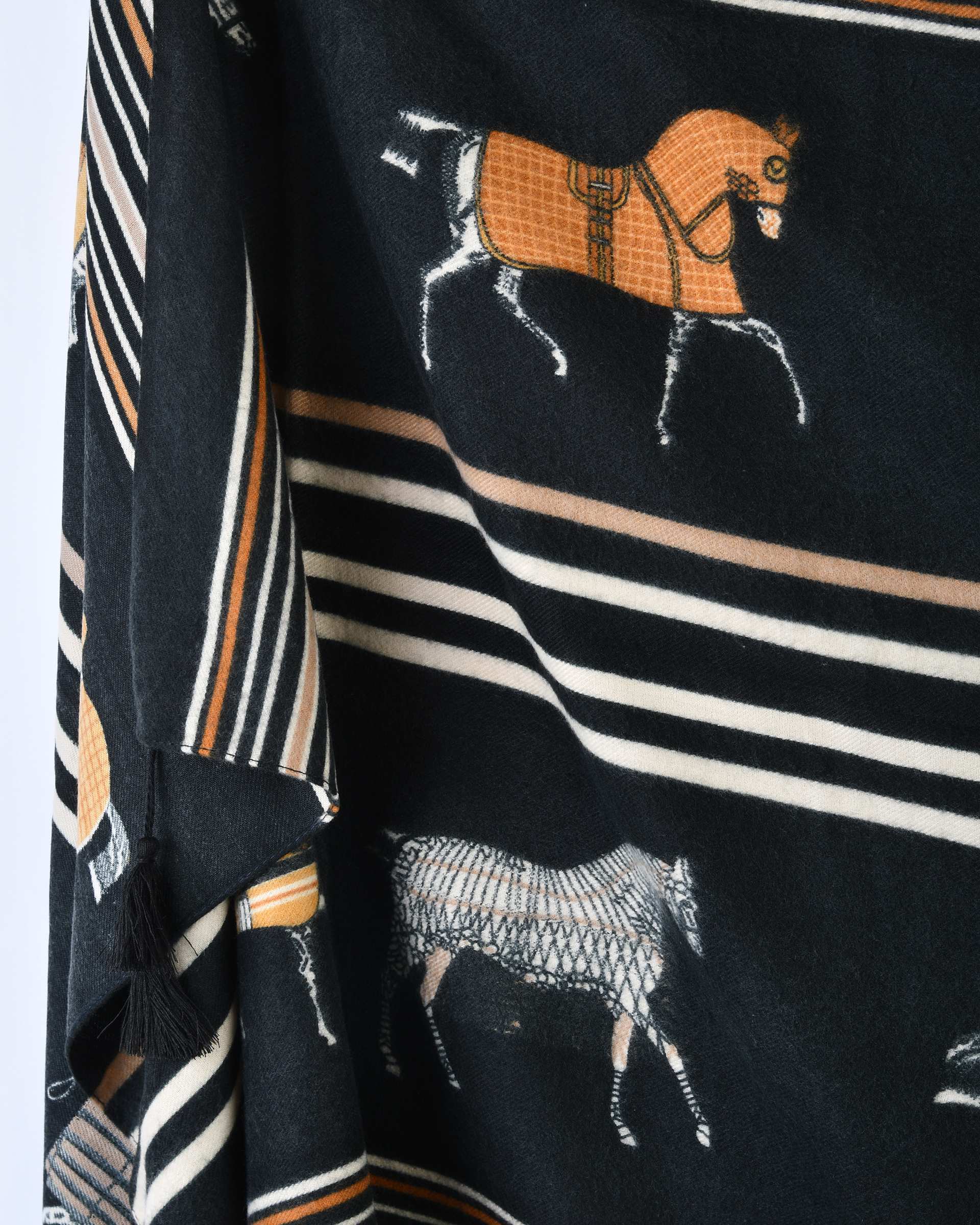 شال زنانه موهر مشکی جی دو Gido طرح هرمس