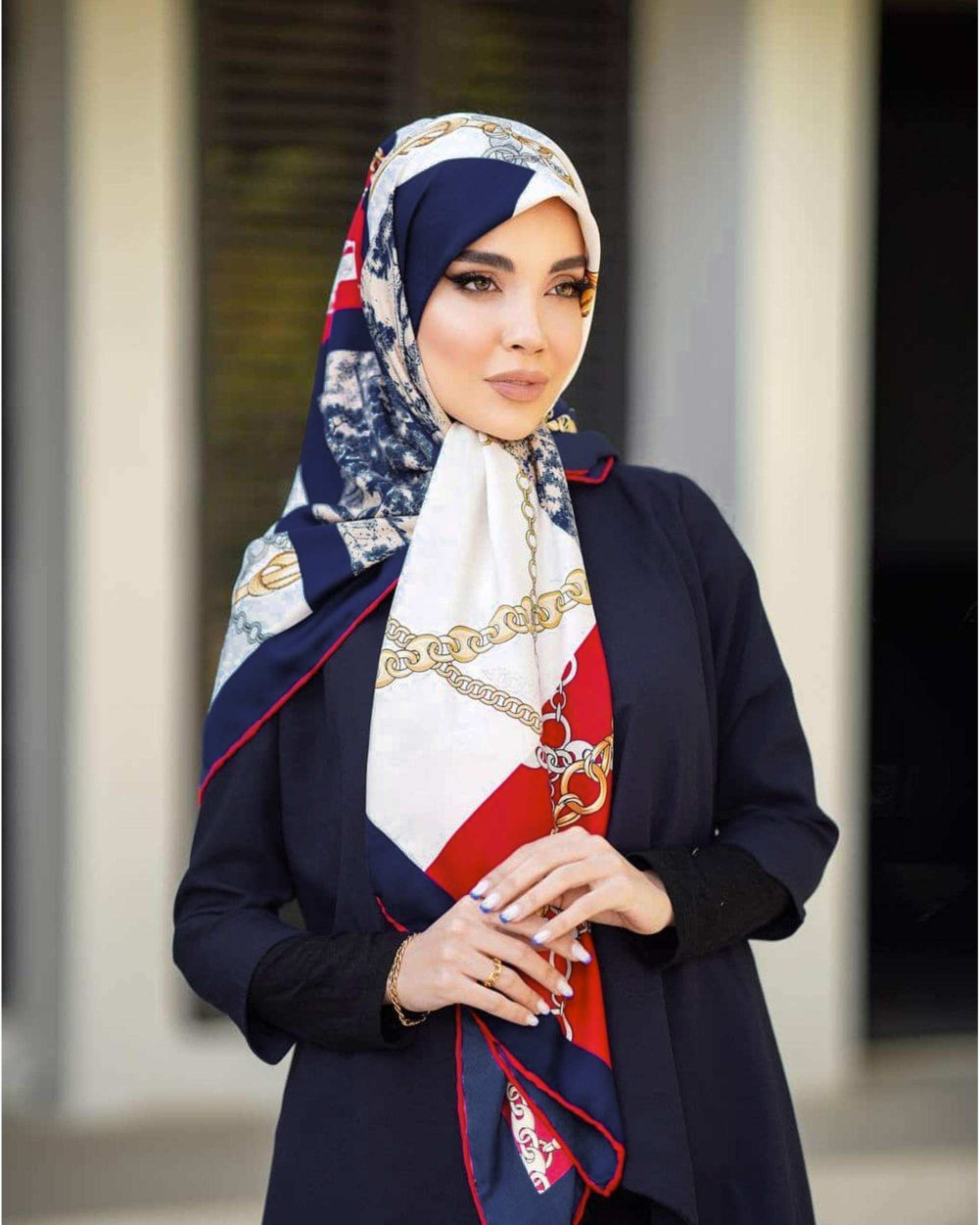 روسری زنانه ابریشمی دست دوز زرشکی سرمه ای GIDO طرح هرمس