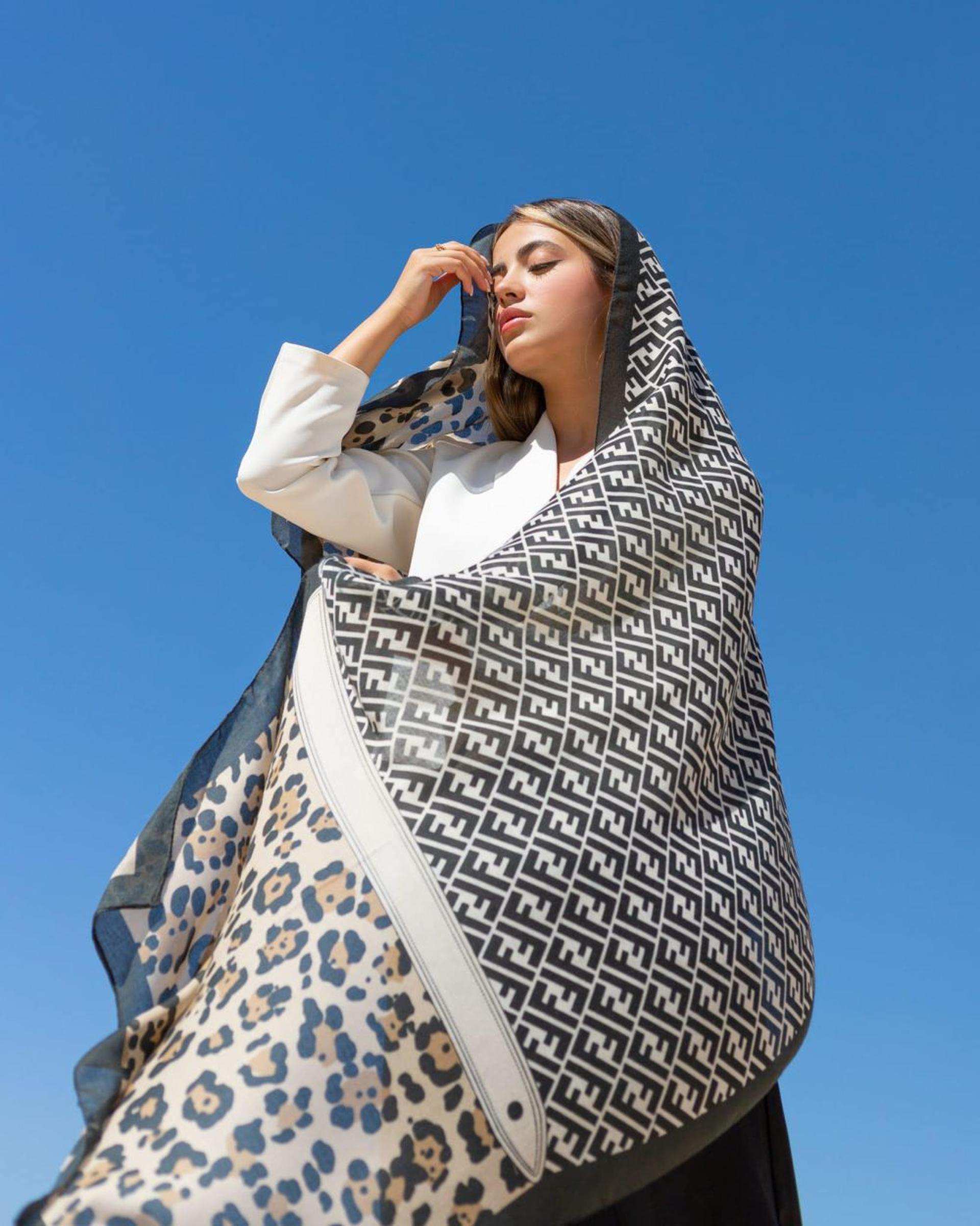 شال زنانه نخی کرم مشکی جی دو GIDO طرح فندی