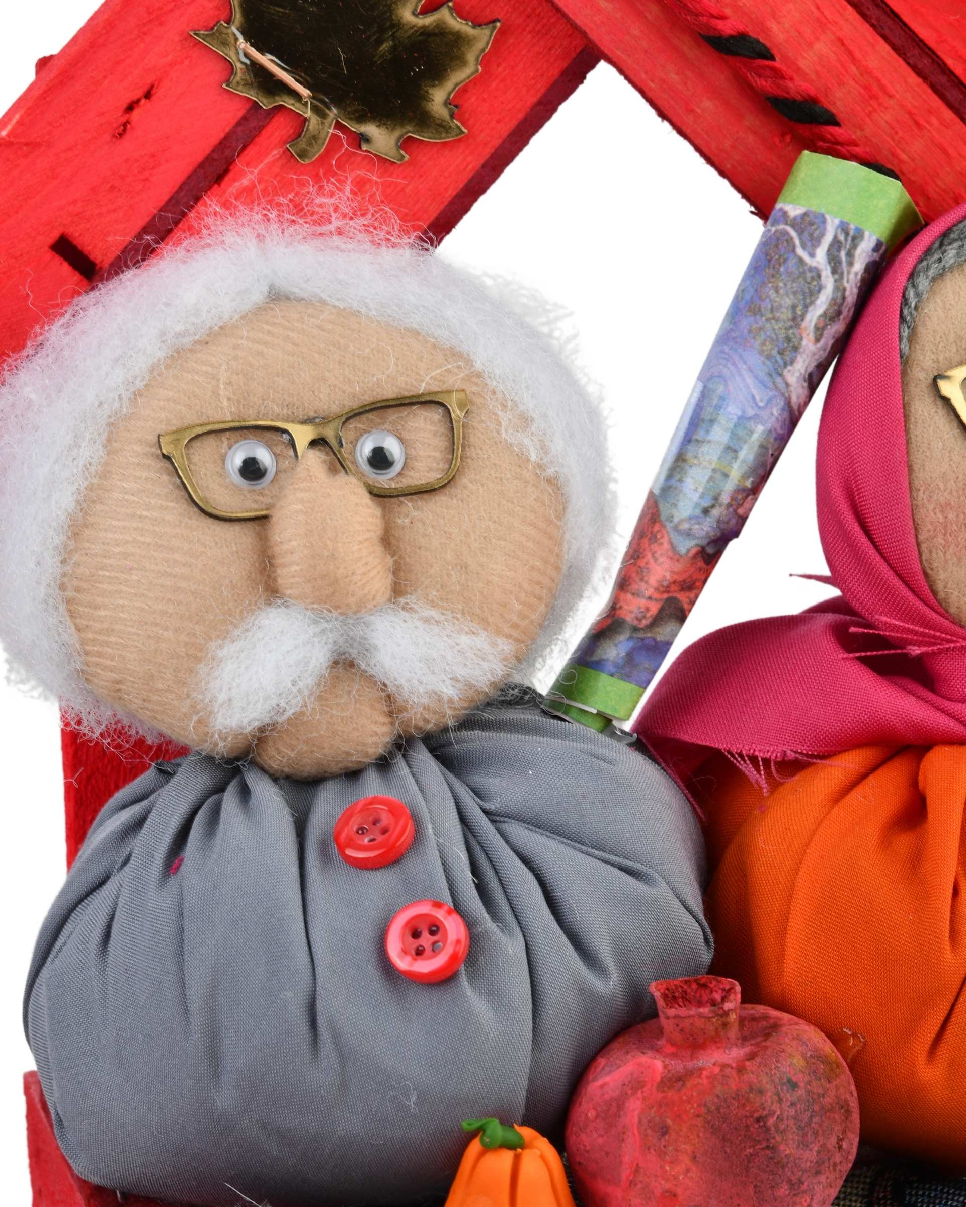 عروسک ننه جون و آقا جون به همراه باکس چوبی یلدا سنتی کد 5