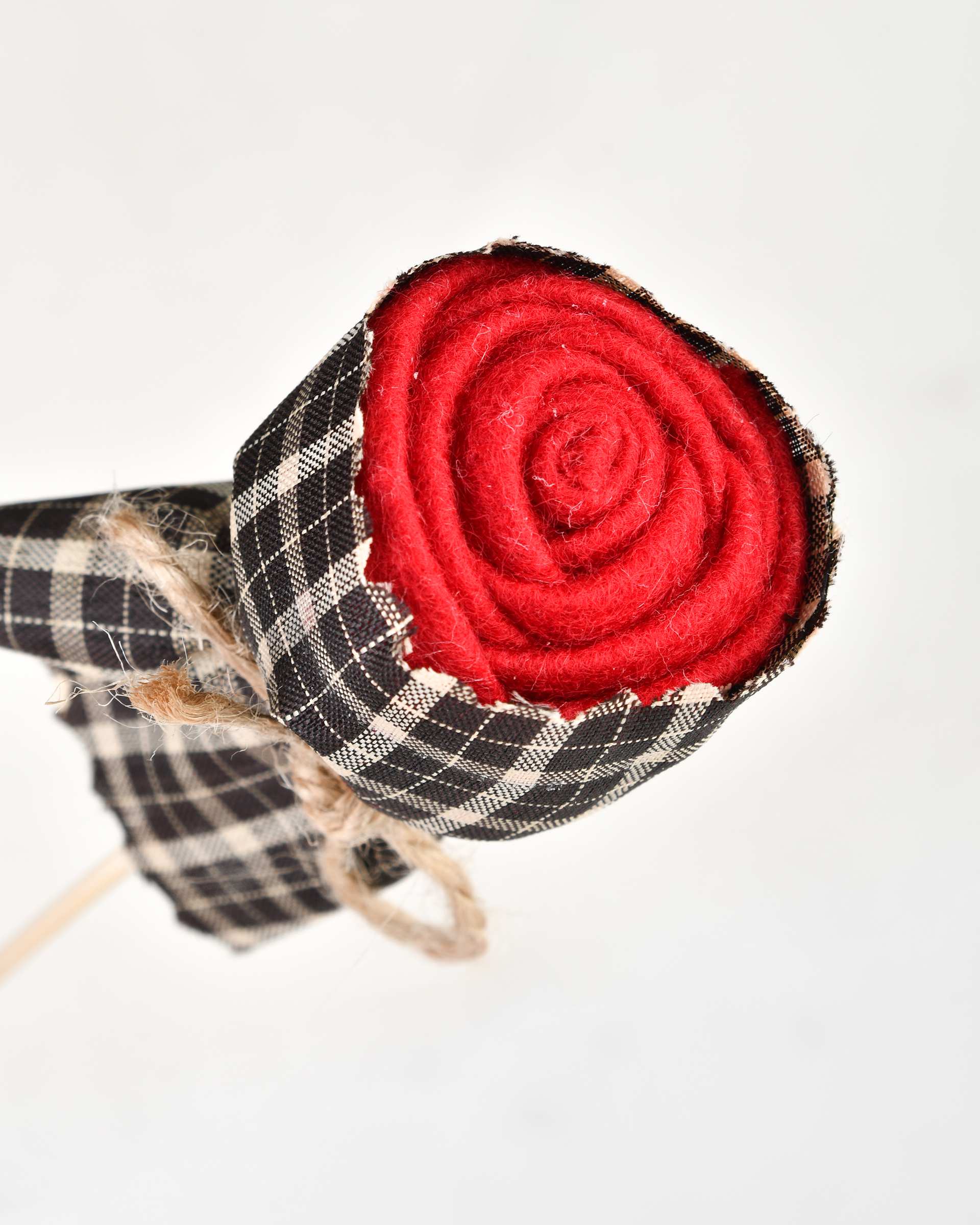 شاخه گل رز کاغذی قرمز