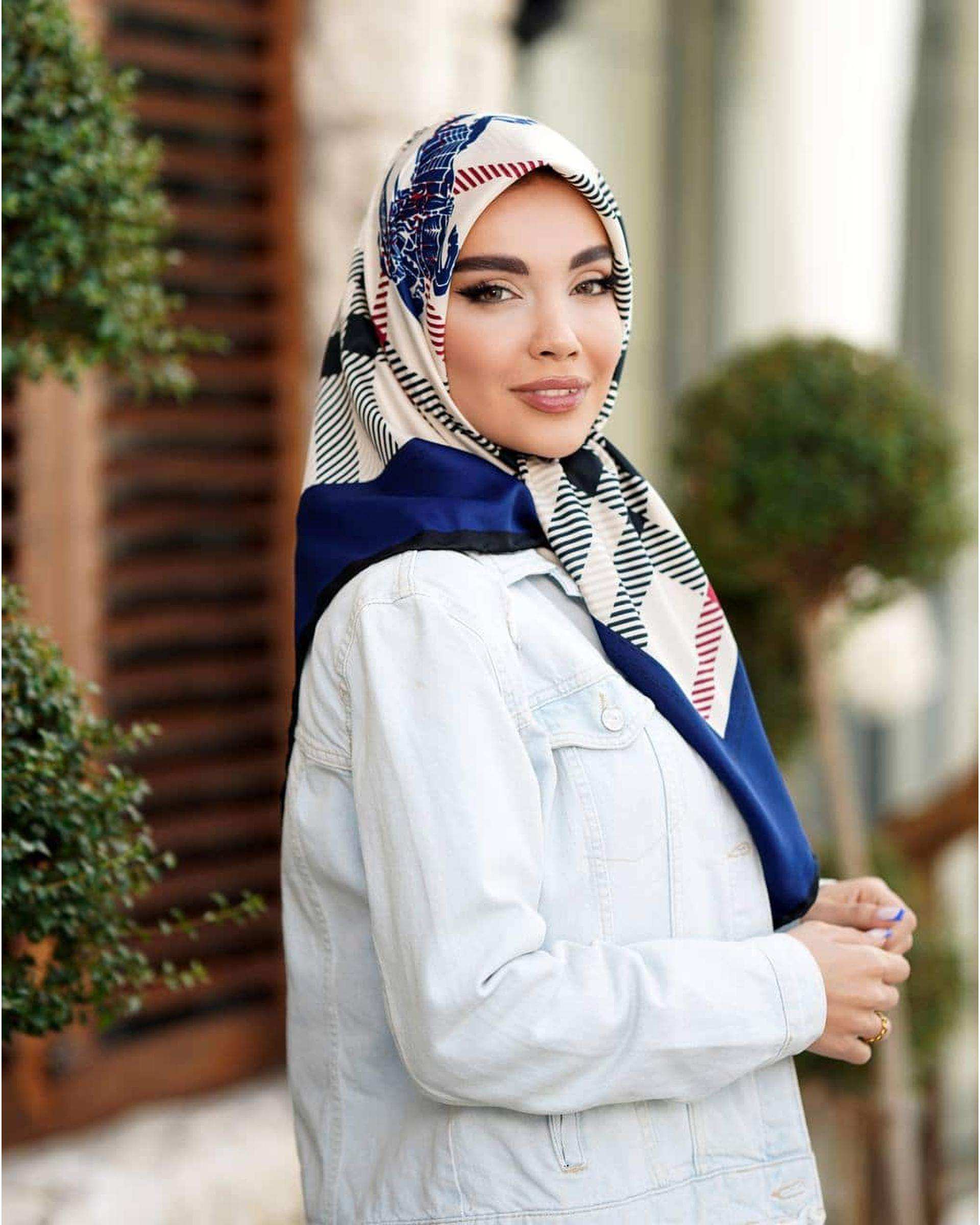 روسری زنانه ابریشمی دست دوز سرمه ای جی دو GIDO مدل بربری کد 925