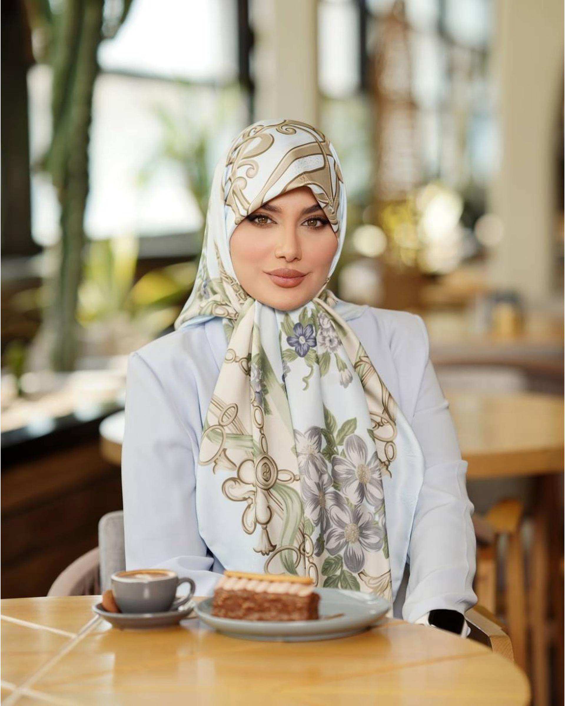 روسری زنانه ابریشمی دست دوز آبی روشن جی دو GIDO مدل گل CD