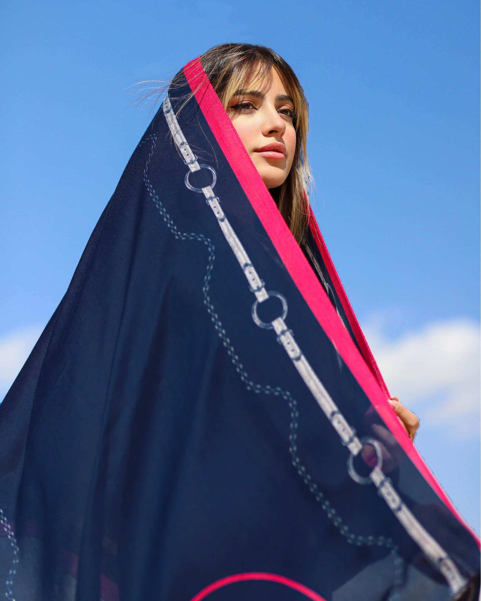 شال زنانه نخی سرخابی سرمه ای آماهی Amahi کد AA502