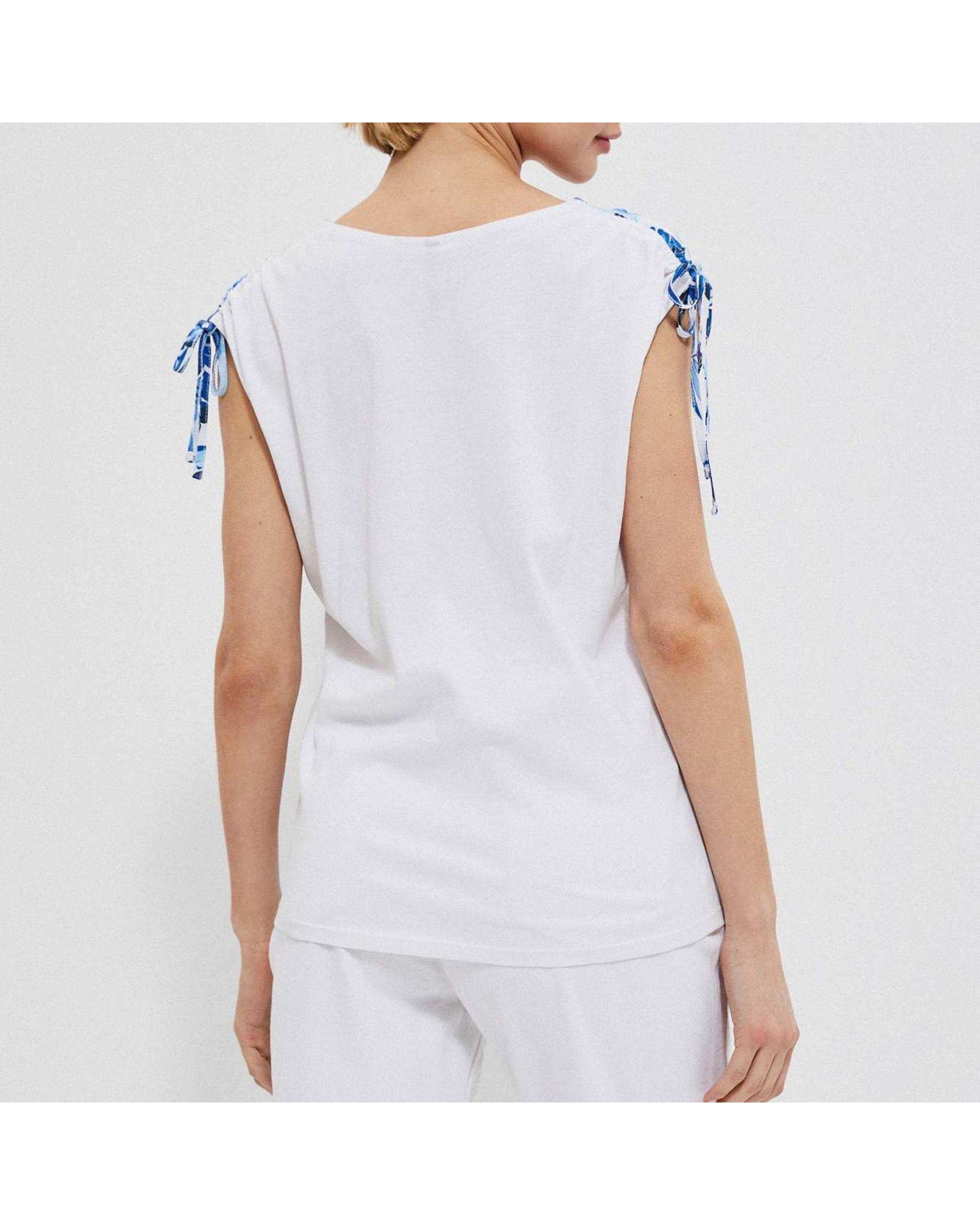 تی شرت زنانه یقه هفت سفید آبی گلدار هومنیتی Whomanity مدل WYWTS3852