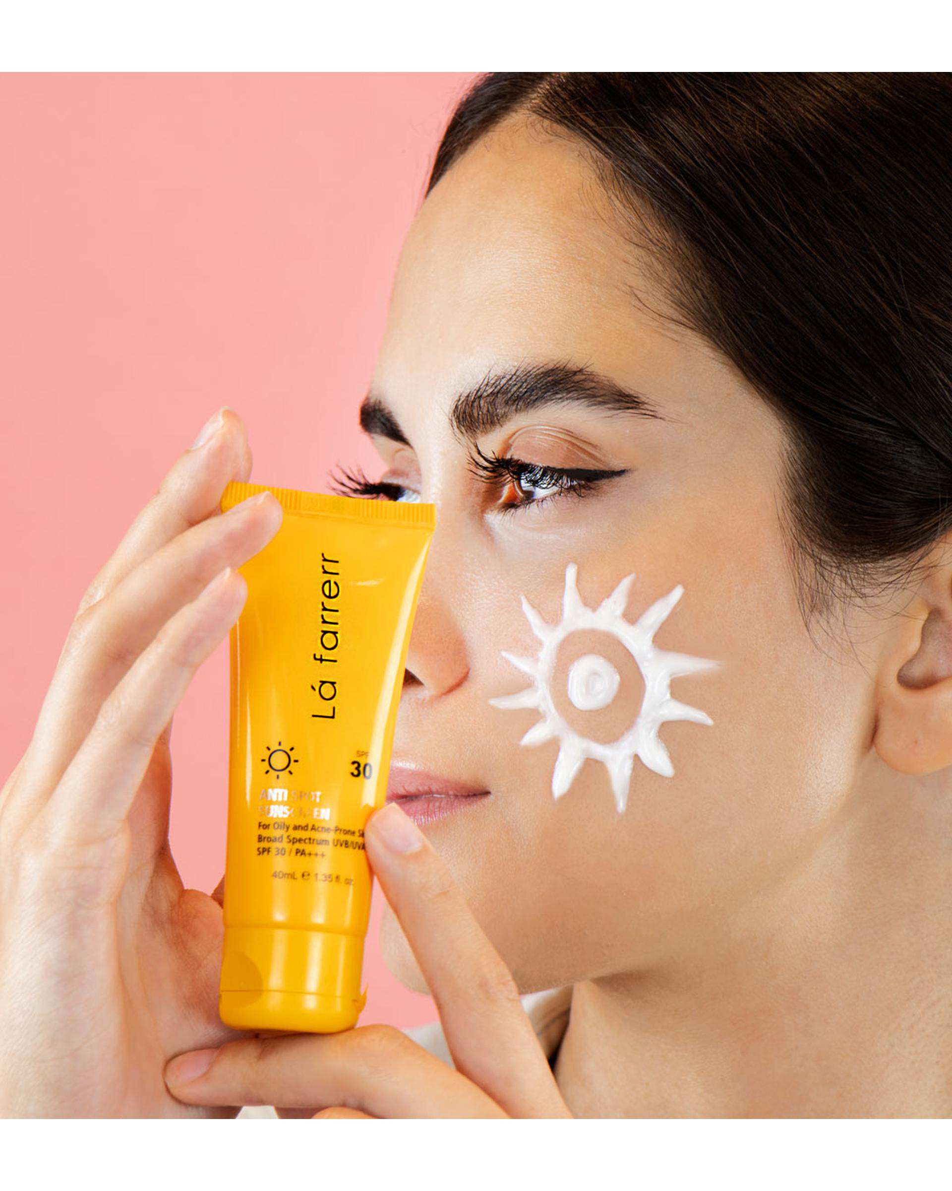کرم ضد آفتاب و ضد لک بی رنگ SPF30 لافارر La Farrerr مناسب پوست چرب و دارای آکنه حجم 40ml