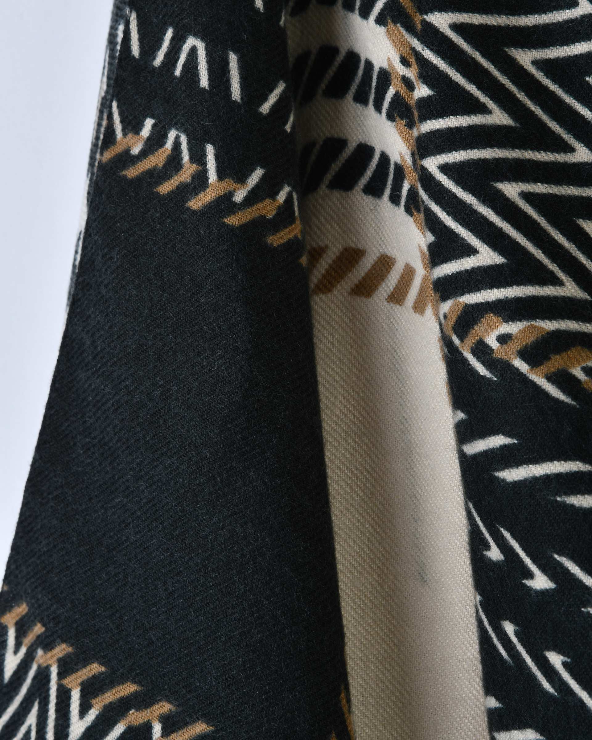 شال زنانه موهر مشکی کرم جی دو Gido طرح پیچازی