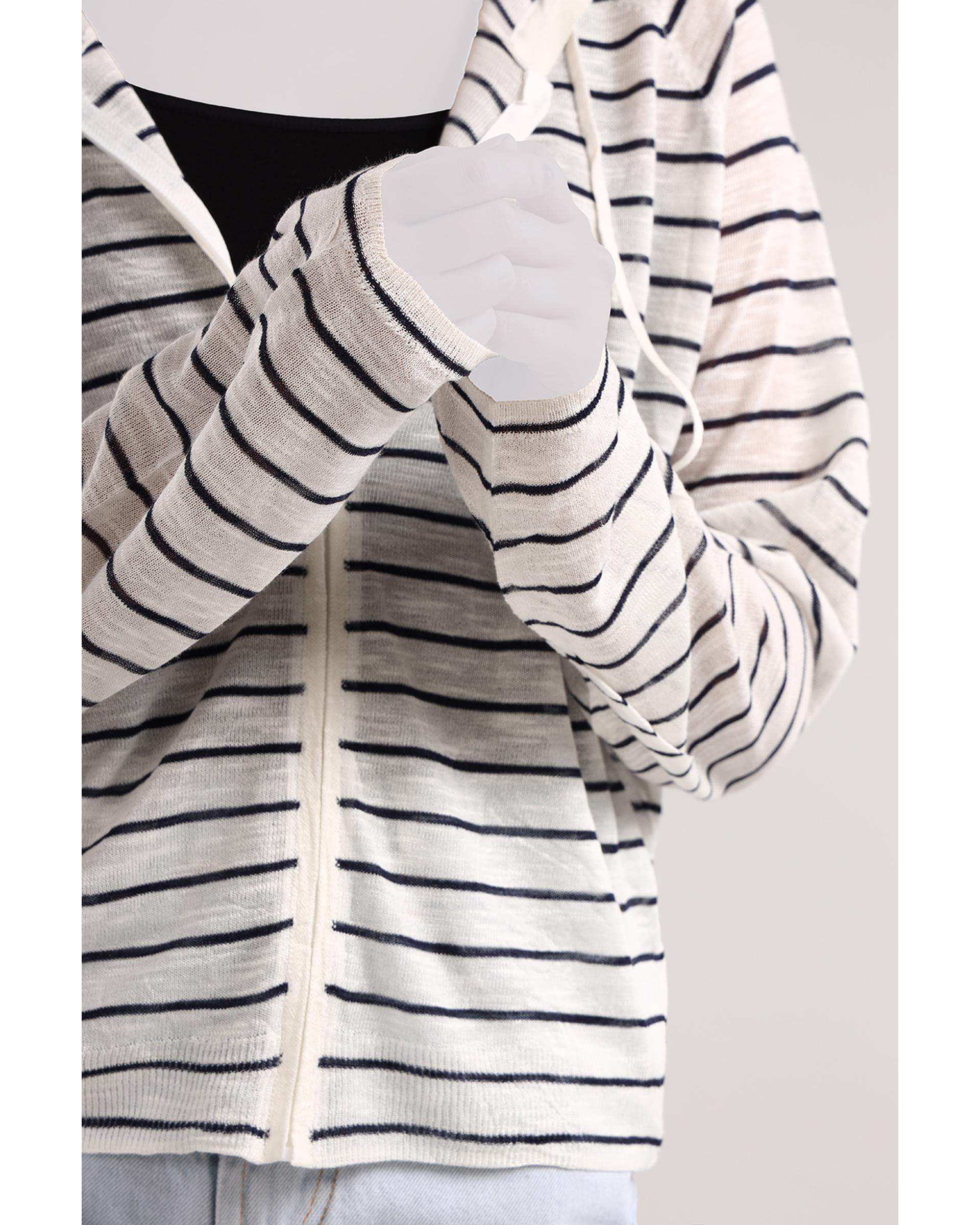 سویشرت زنانه زیپ دار سفید مشکی سارک Sarak مدل 5132