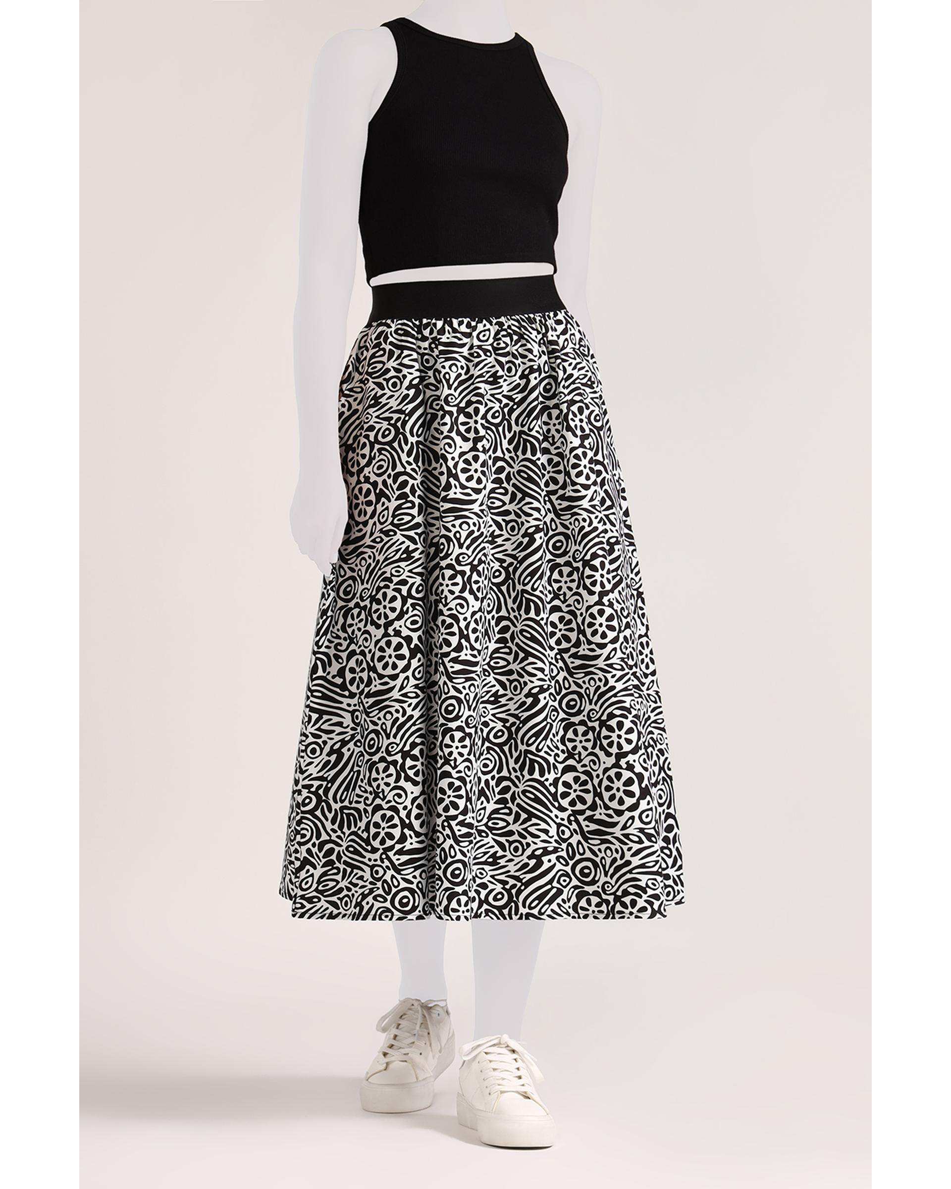 دامن زنانه نخی مشکی سفید سارک Sarak مدل 5005