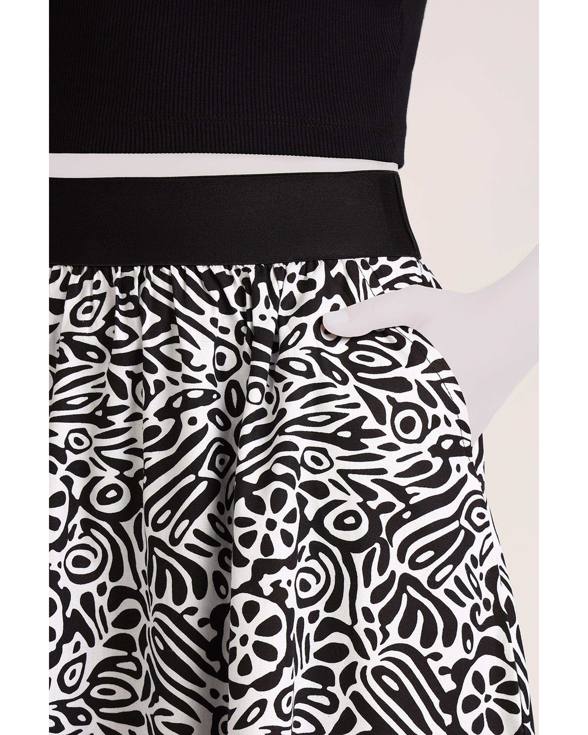 دامن زنانه نخی مشکی سفید سارک Sarak مدل 5005