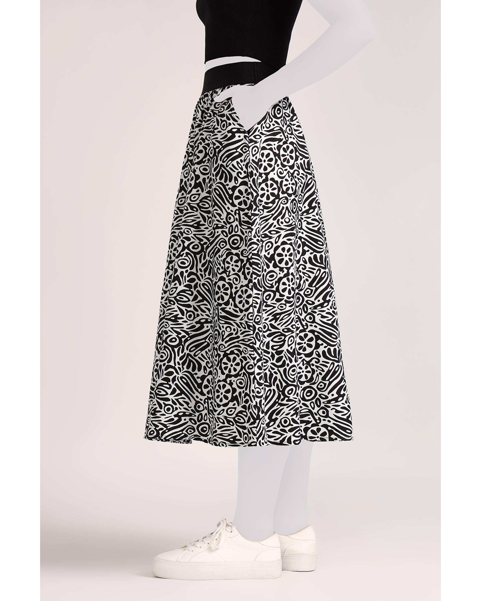 دامن زنانه نخی مشکی سفید سارک Sarak مدل 5005