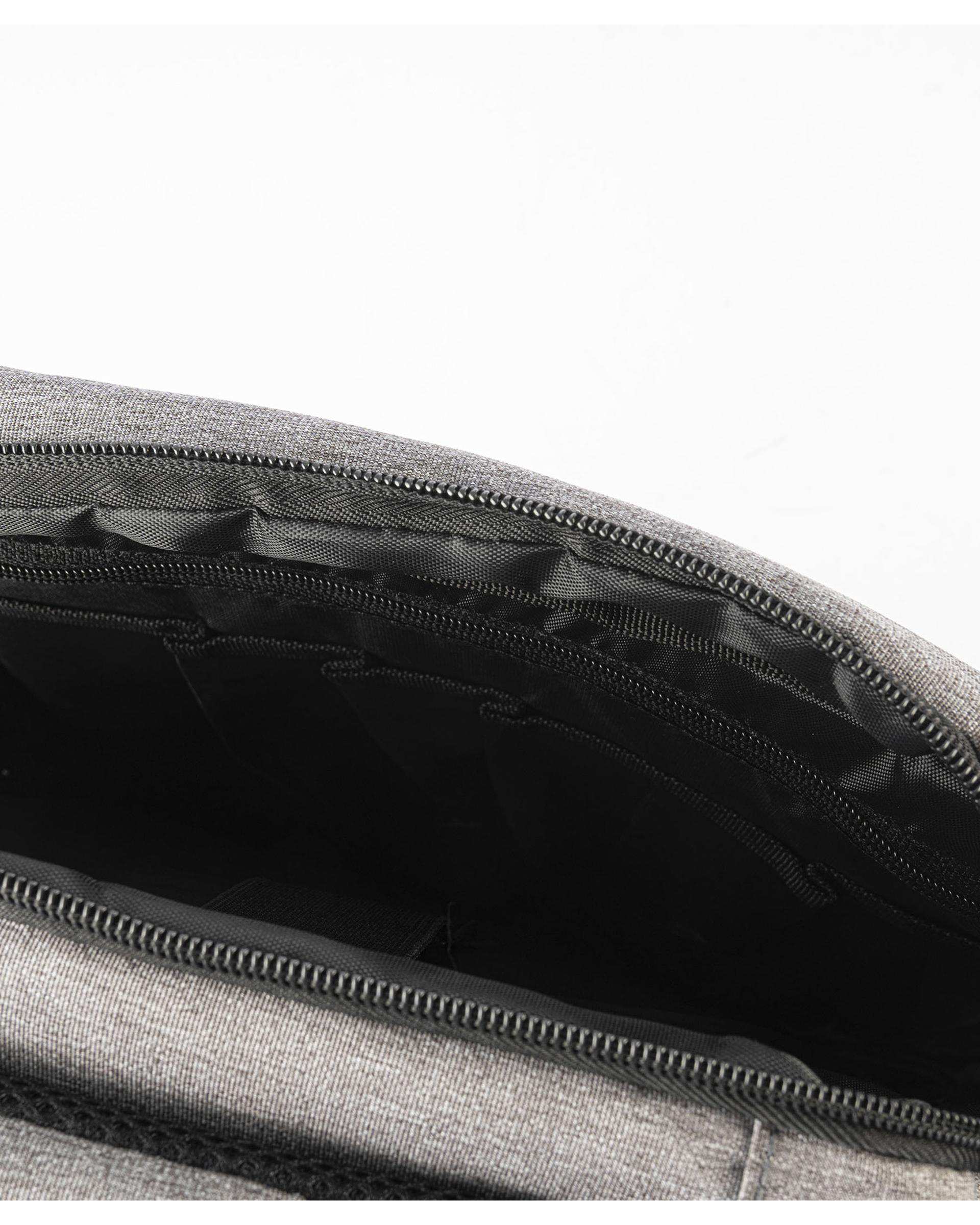 کوله پشتی لپ تاپ طوسی فوروارد Forward مدل FCLT65022