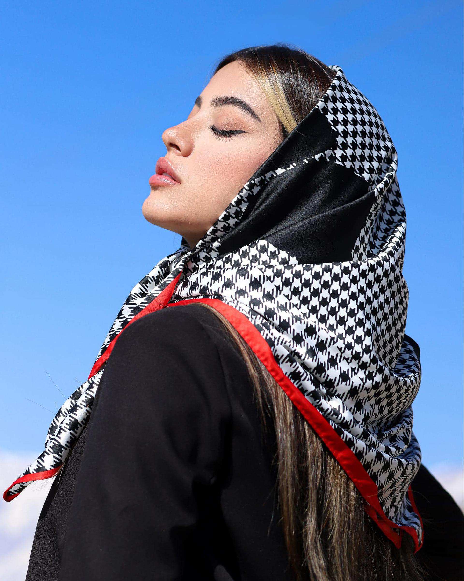 روسری زنانه ساتن ابریشم دست دوز مشکی قرمز جی دو GIDO کد 540