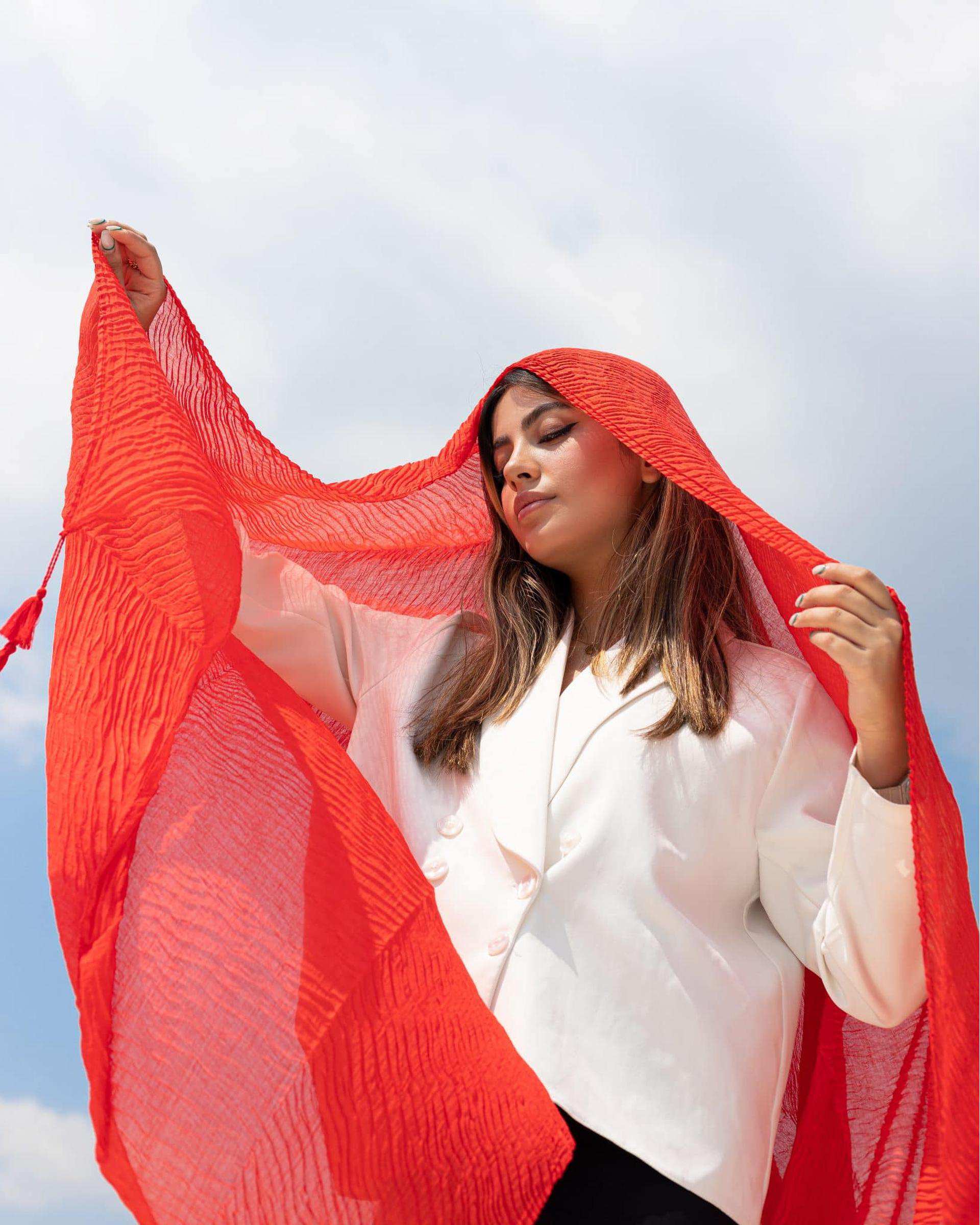 شال زنانه نخی پلیسه قرمز آماهی Amahi کد 728