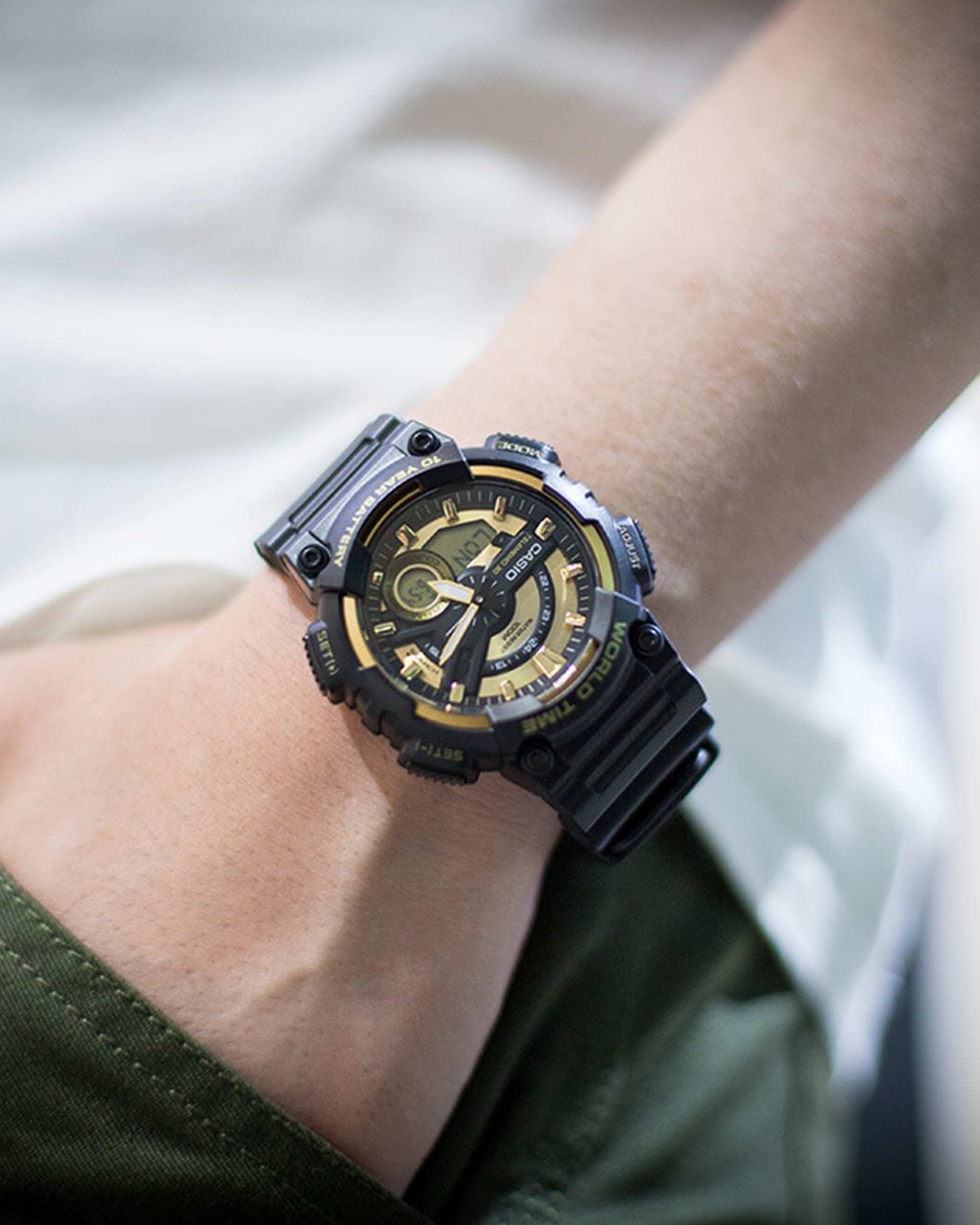 ساعت مچی مردانه عقربه ای و دیجیتال کاسیو Casio مدل AEQ-110BW-9A