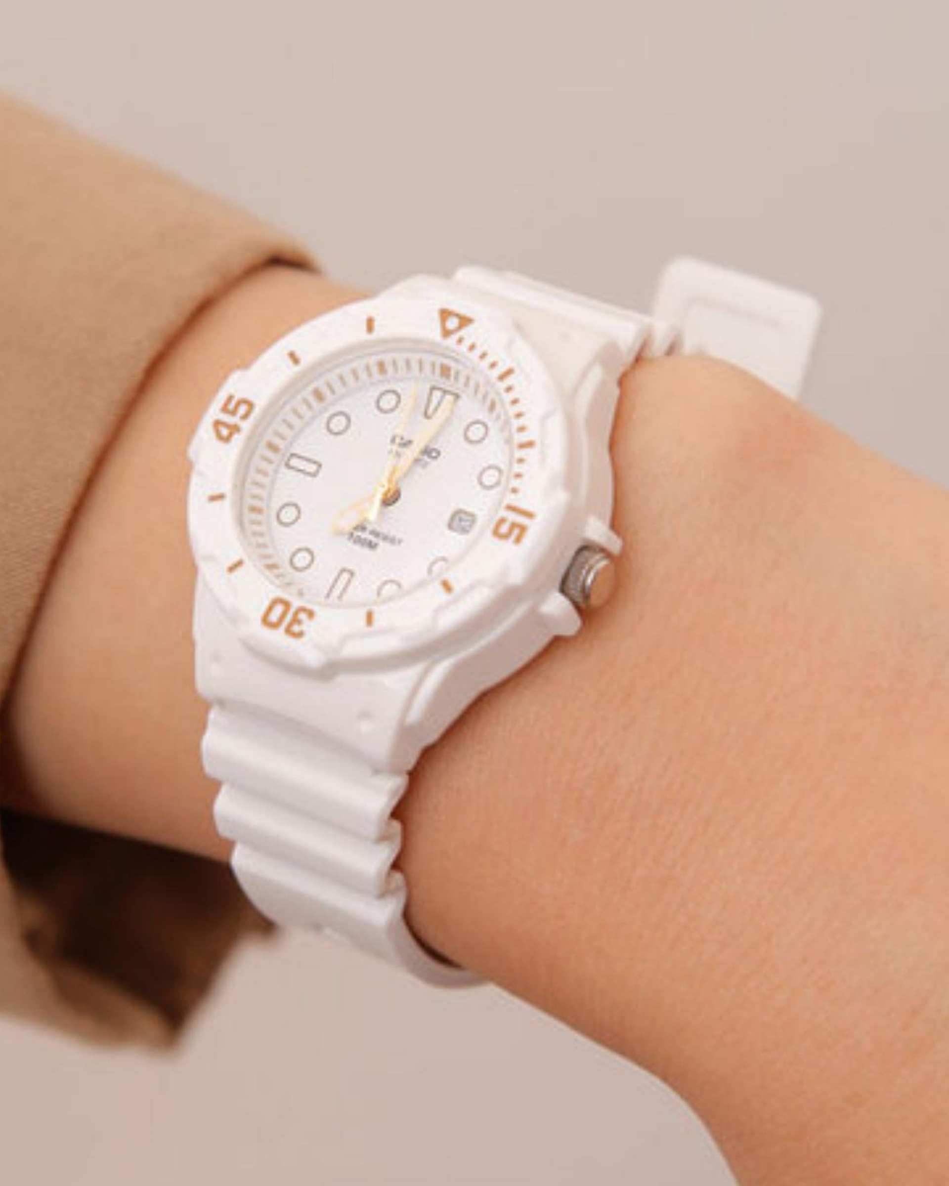 ساعت مچی عقربه ای کاسیو Casio مدل LRW-200H-7E2