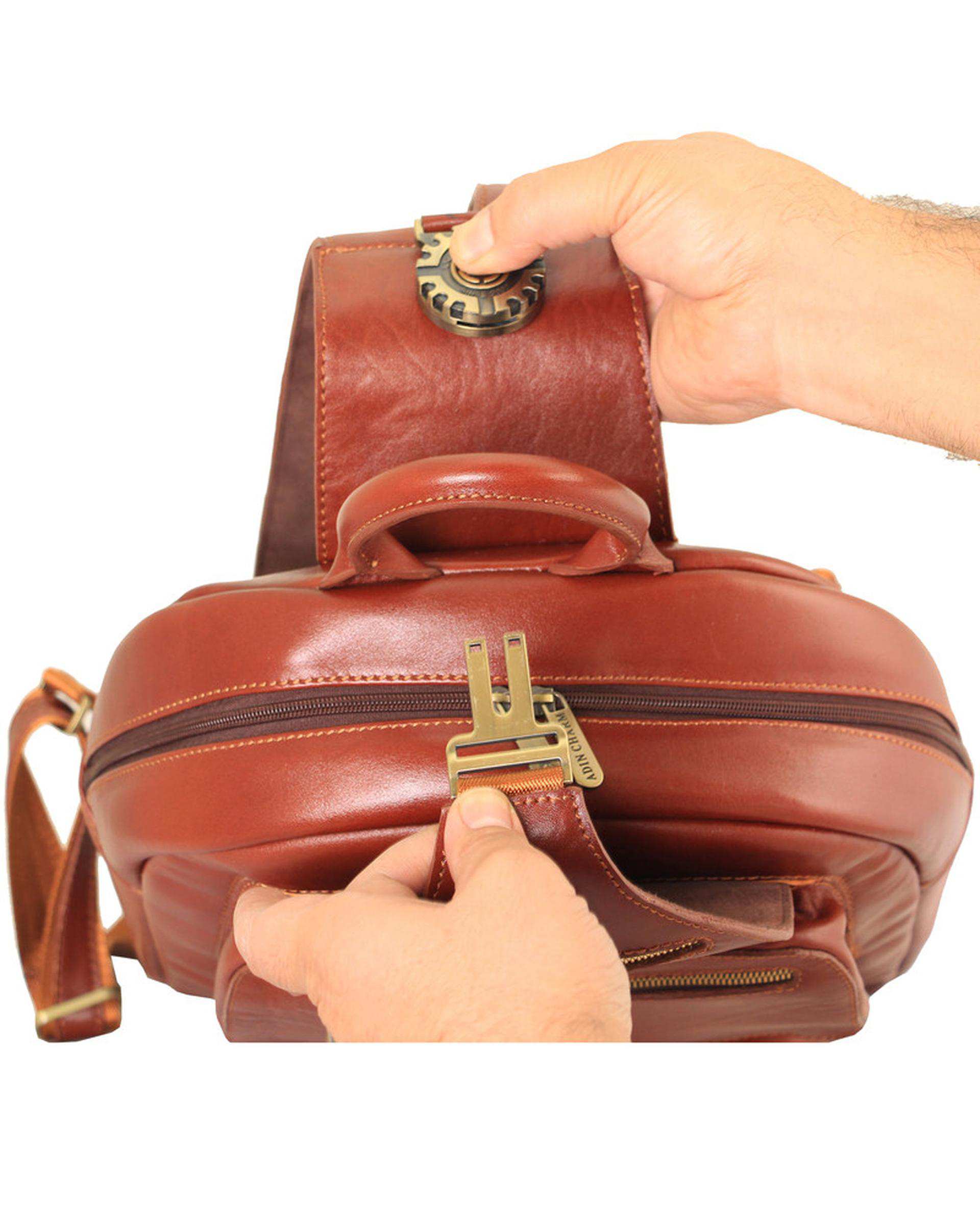 کوله پشتی چرم زنانه عسلی چرم بارز Charm Barez مدل DZ60