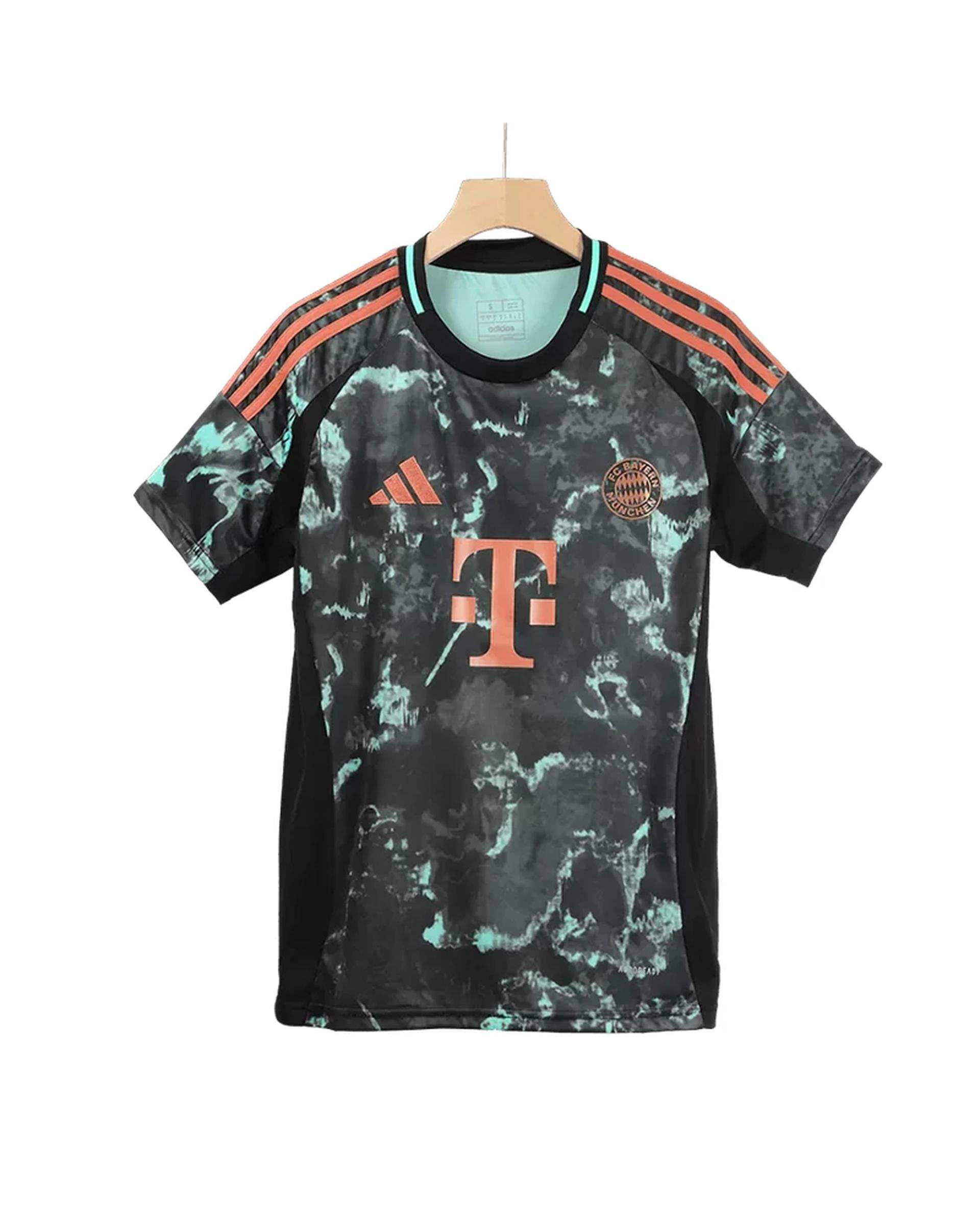 ست تی شرت و شلوارک ورزشی مردانه مدل بایرن مونیخ Away 2025
