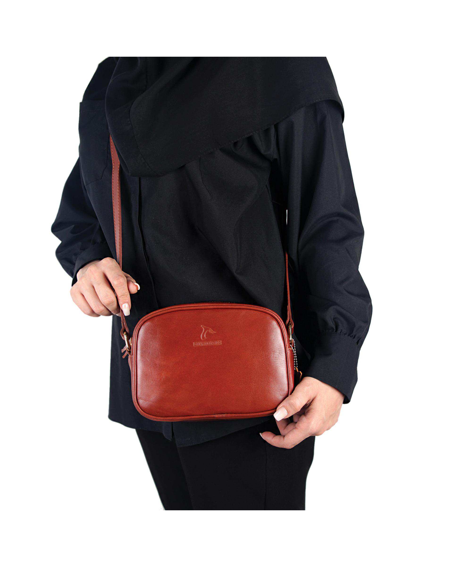 کیف چرم زنانه رودوشی عسلی چرم بارز Charm Barez مدل DG80