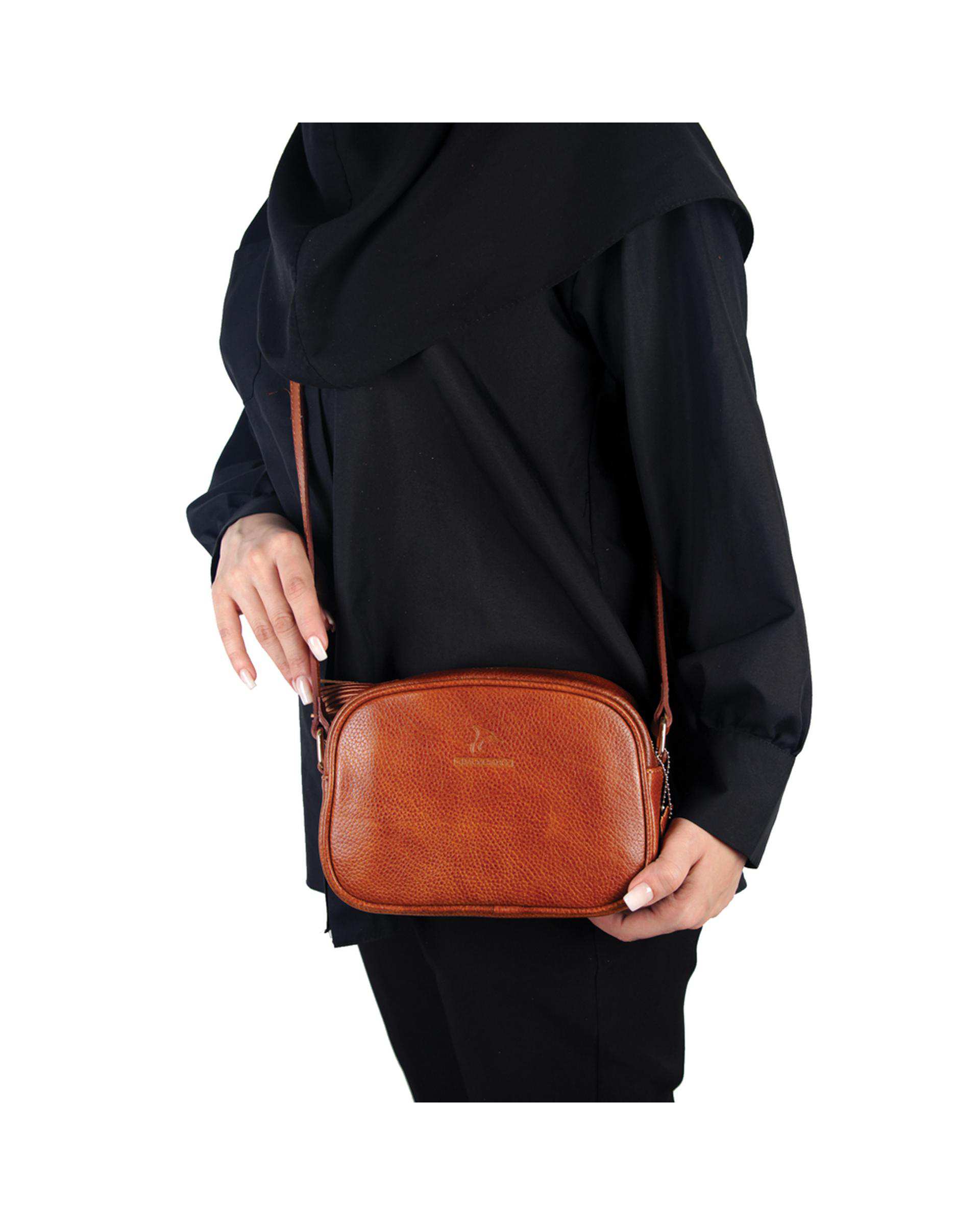 کیف چرم زنانه رودوشی عسلی چرم بارز Charm Barez مدل DG80.1