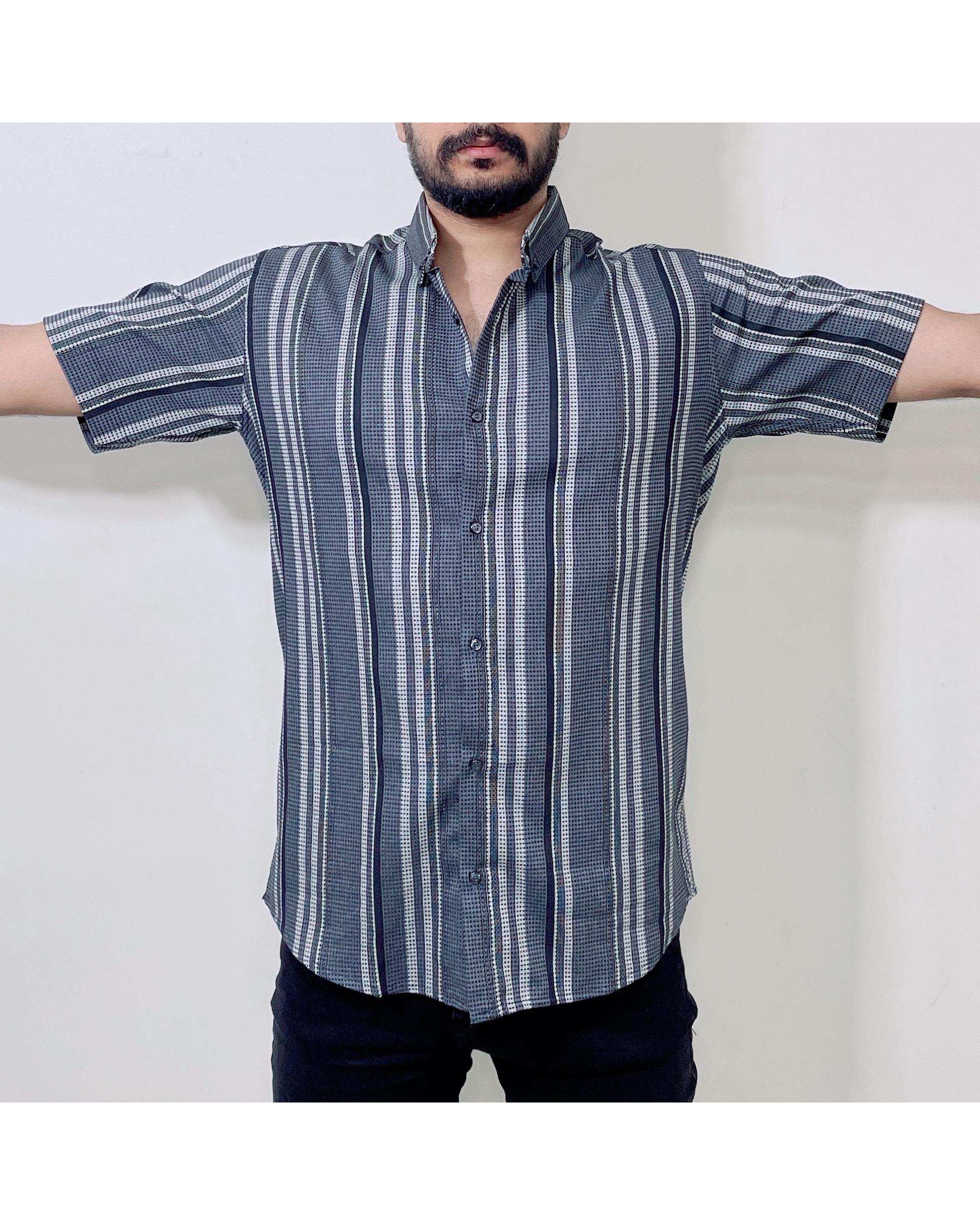 پیراهن مردانه آستین کوتاه مشکی طوسی راه راه دیورسو Diverso کد 4740