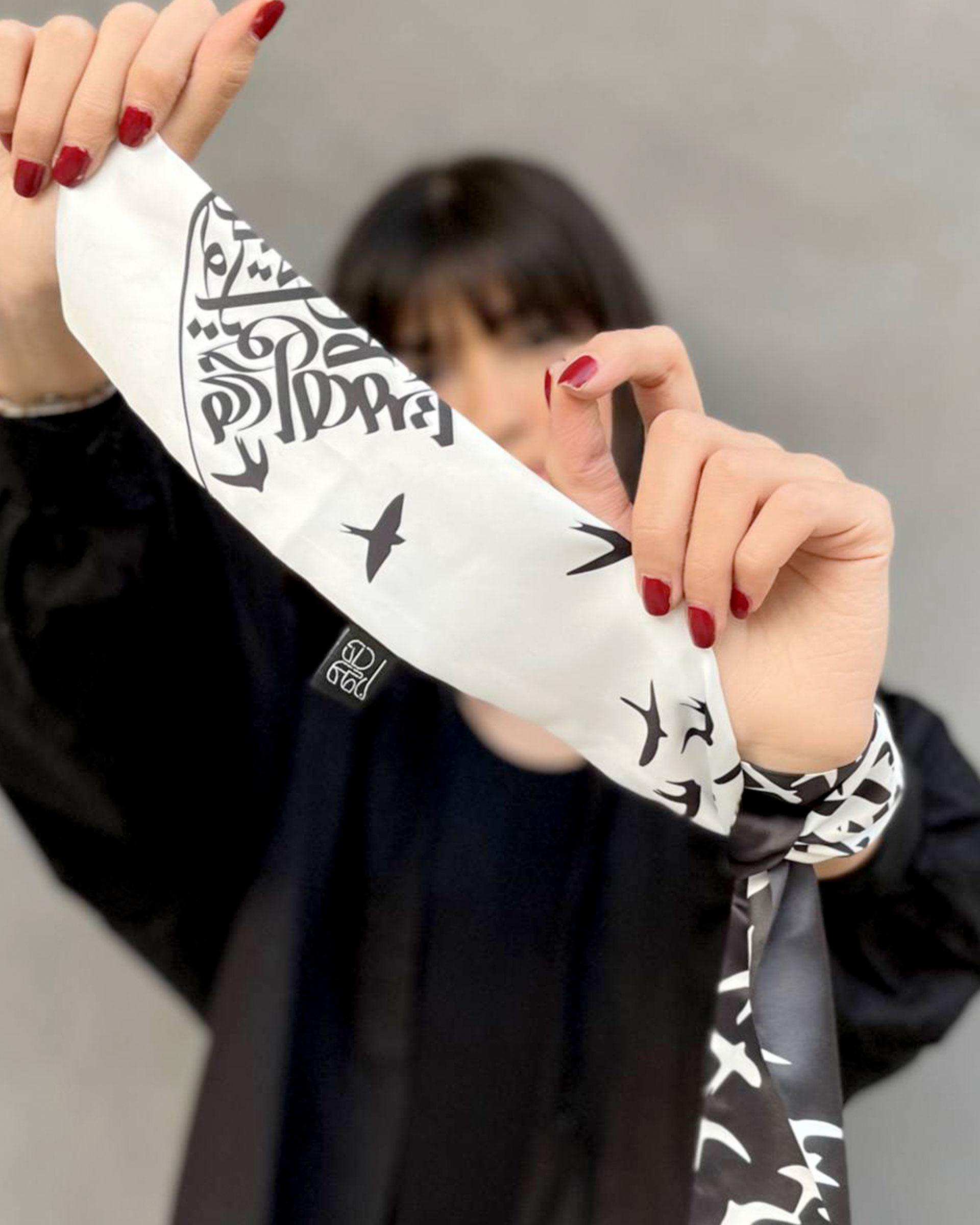 دستمال گردن زنانه سفید مشکی طاقه چیان Taghechian مدل پرستو