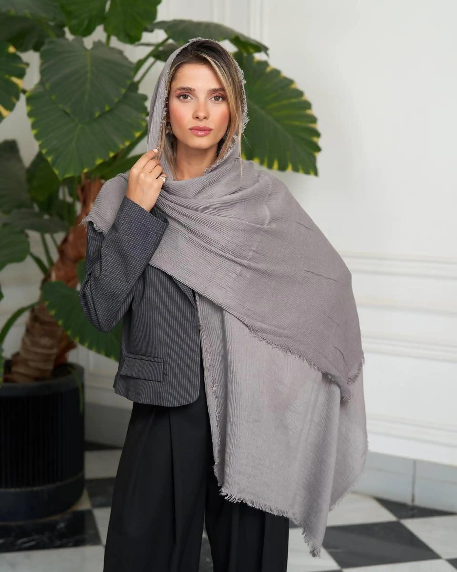 شال زنانه برشکا گرم بالا آماهی Amahi طرح ریشه پرزی