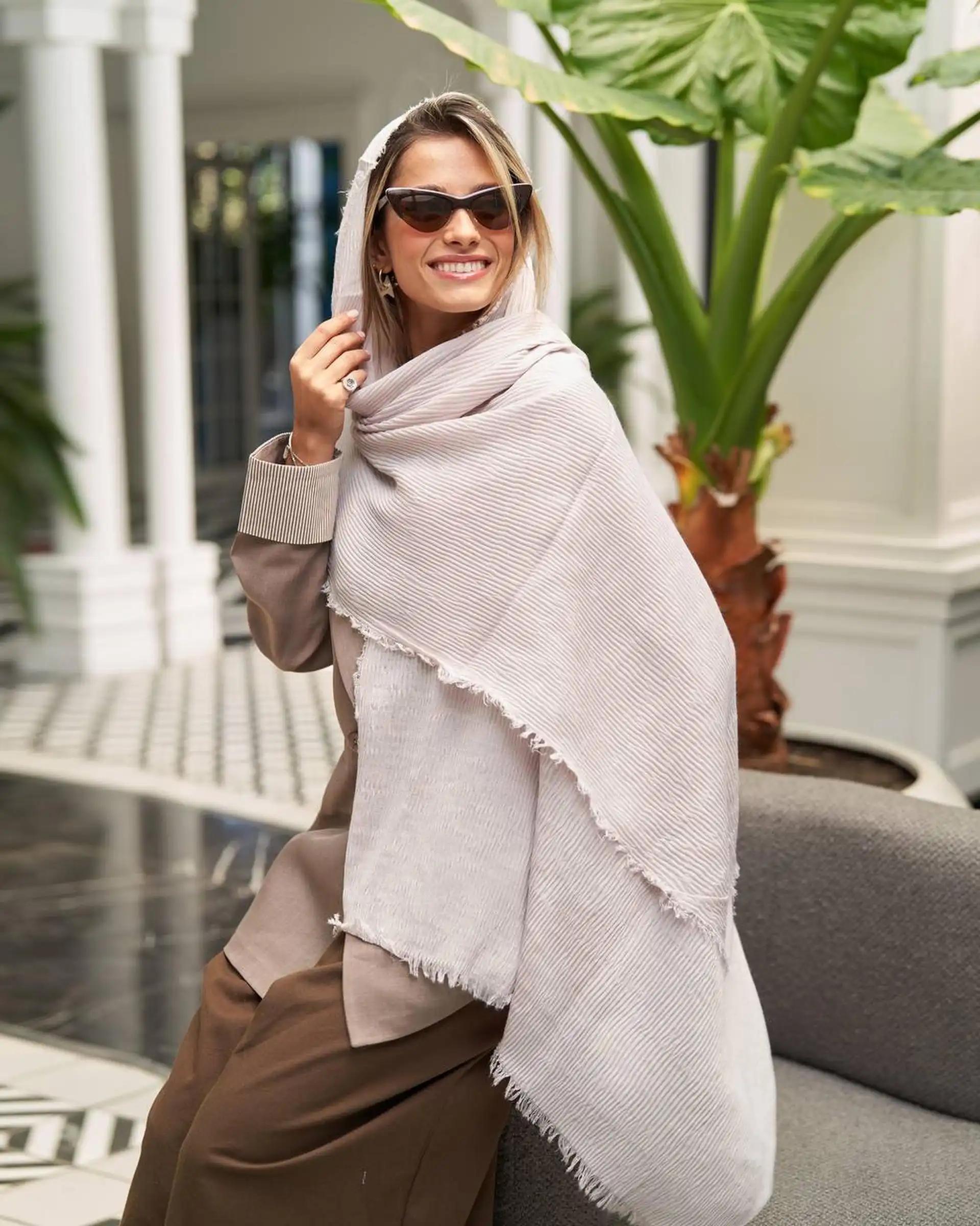 شال زنانه برشکا گرم بالا آماهی Amahi طرح ریشه پرزی