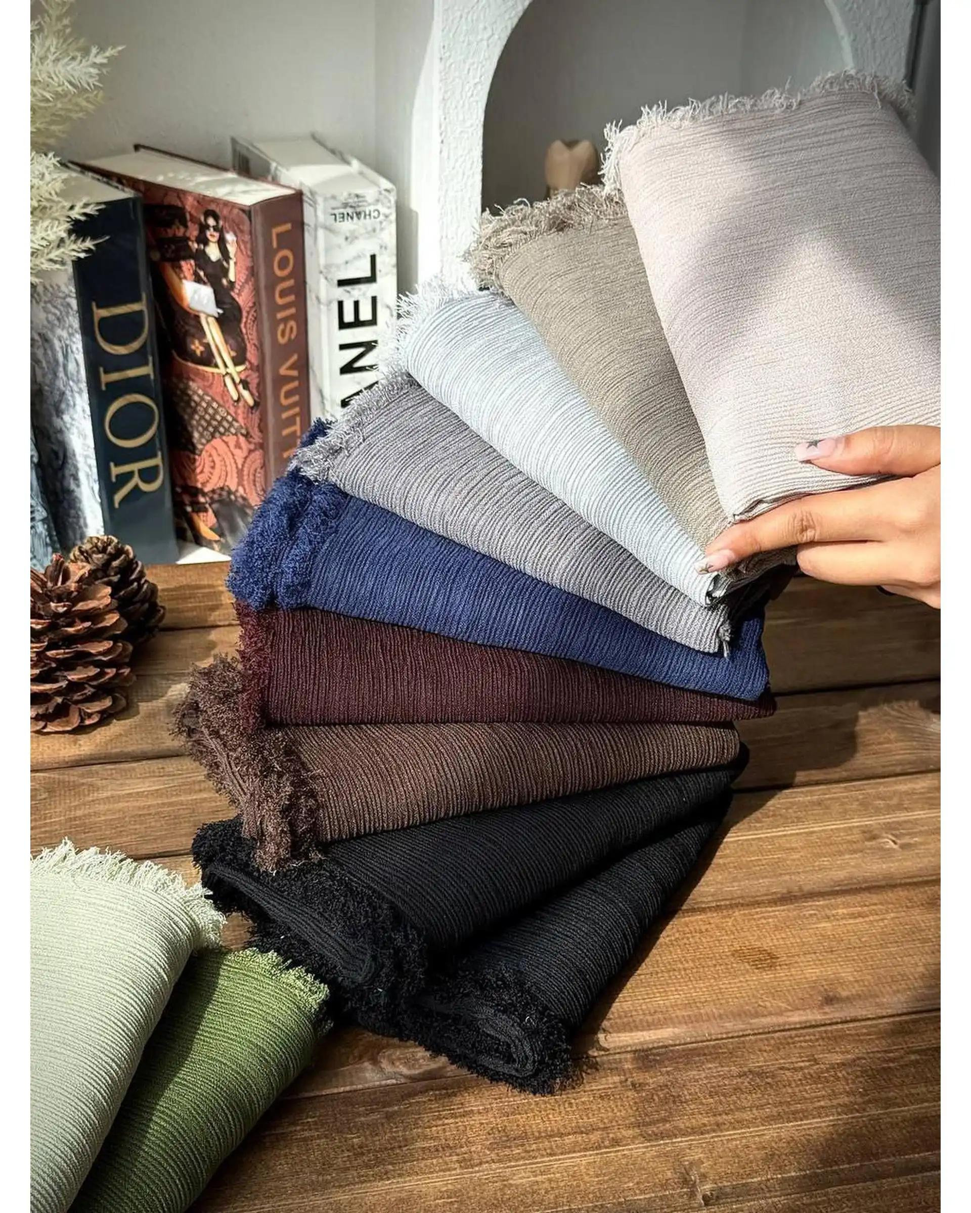 شال زنانه برشکا گرم بالا آماهی Amahi طرح ریشه پرزی