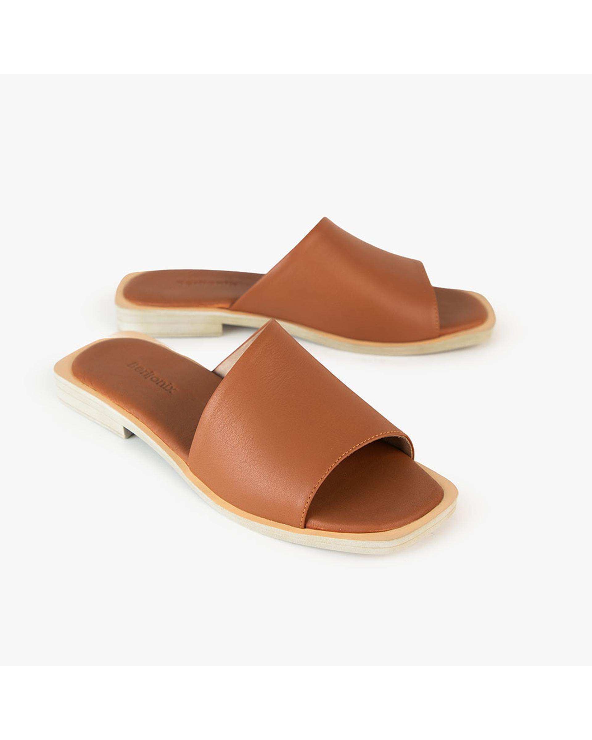 صندل اسلیپر چرم زنانه طبی عسلی برتونیکس Berttonix کد GI-۶۷۲۰ B