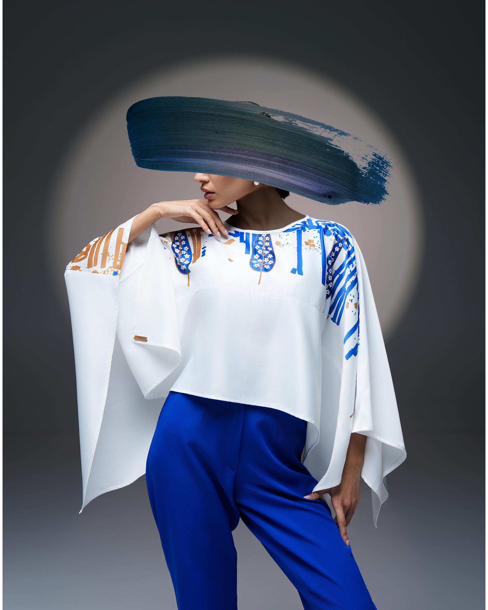 شنل زنانه سفید طاقه چیان Taghechian مدل سر سپرده