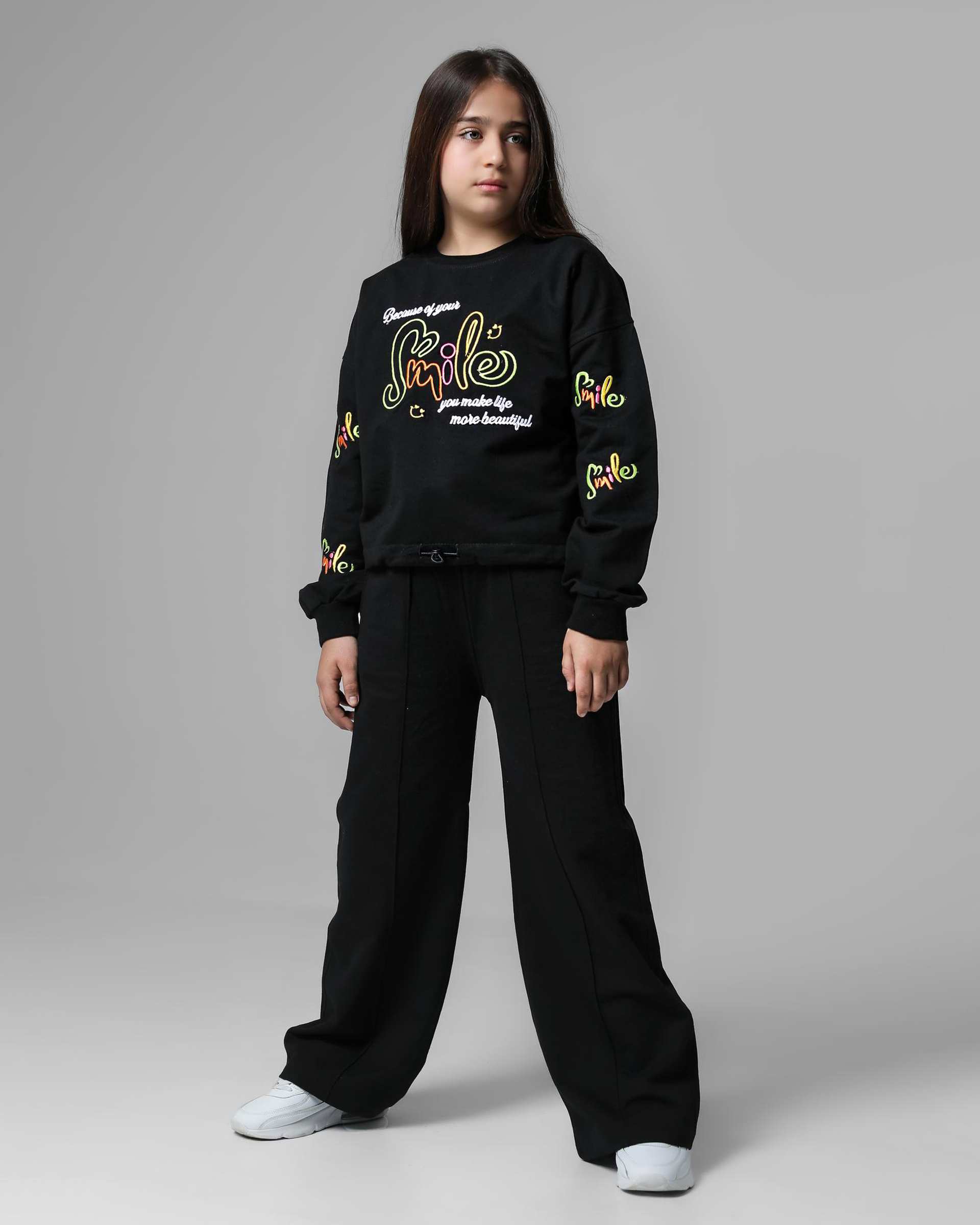 ست سویشرت و شلوار دخترانه مشکی لئو کیدز Leo Kids طرح گلدوزی اسمایل کد 6831