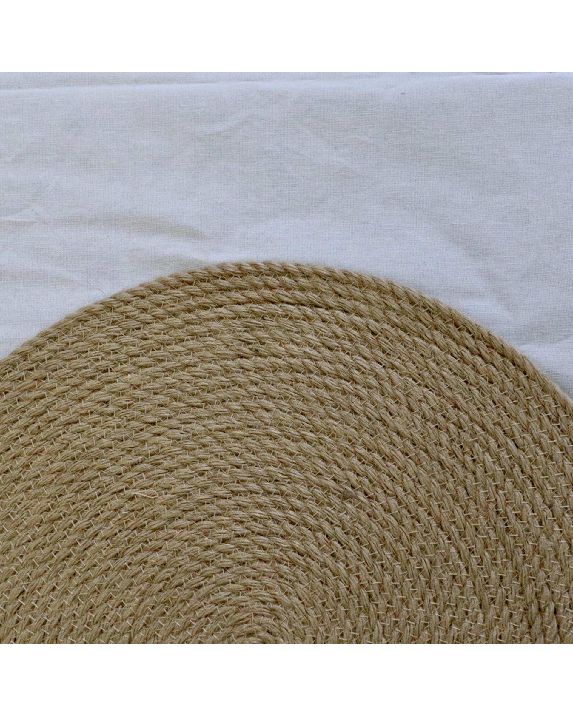 زیر بشقابی کرم تیره مدل کنفی دایره