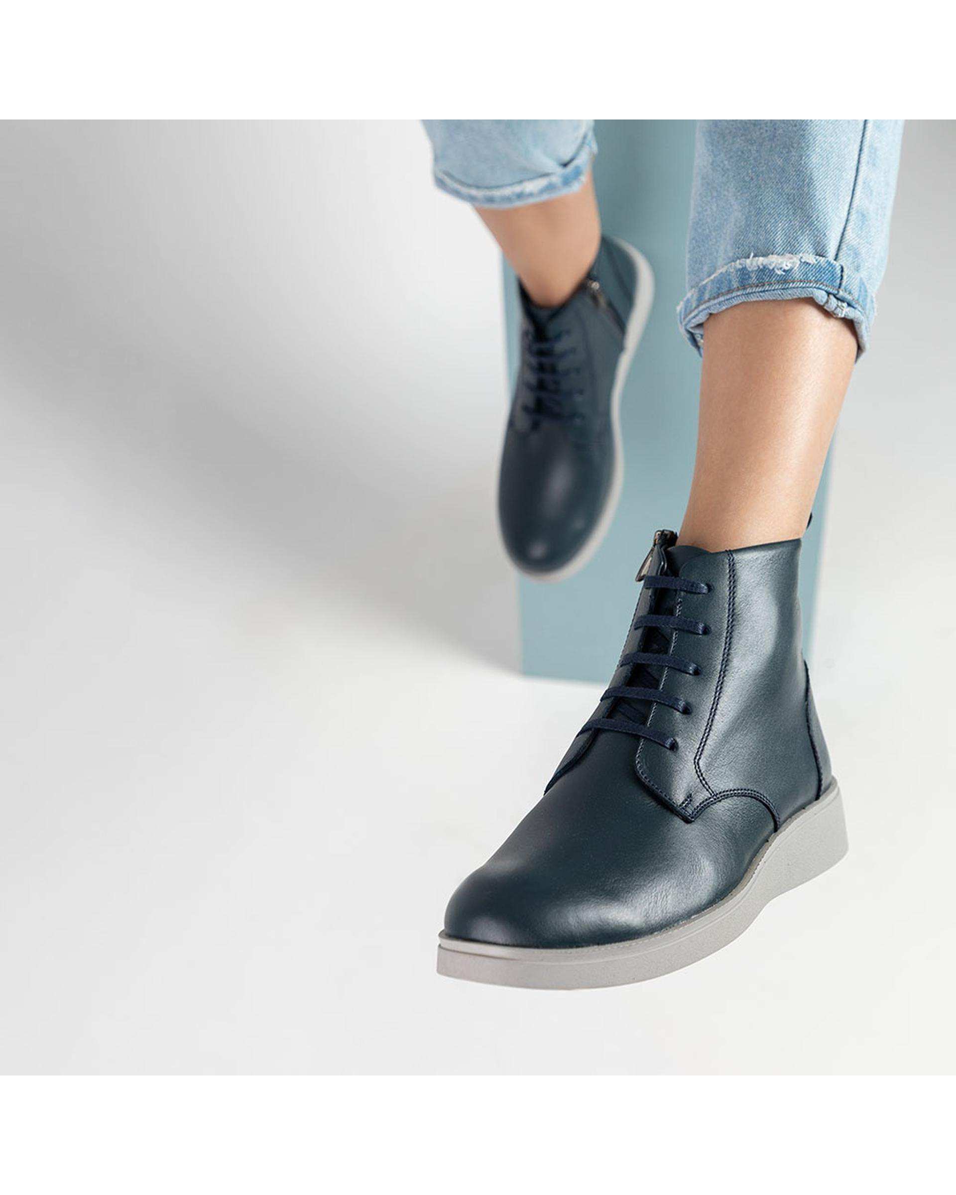 بوت چرم زنانه سرمه ای برتونیکس Berttonix کد 2466