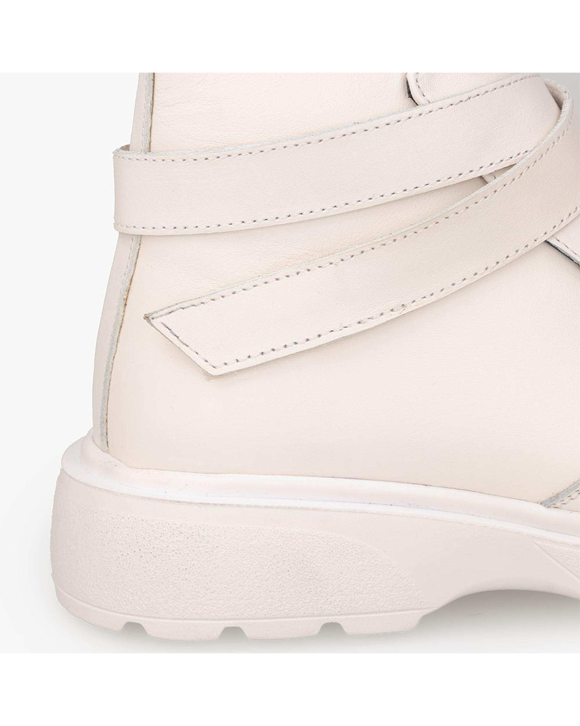 بوت چرم زنانه سفید برتونیکس Berttonix کد M-۴۱۰