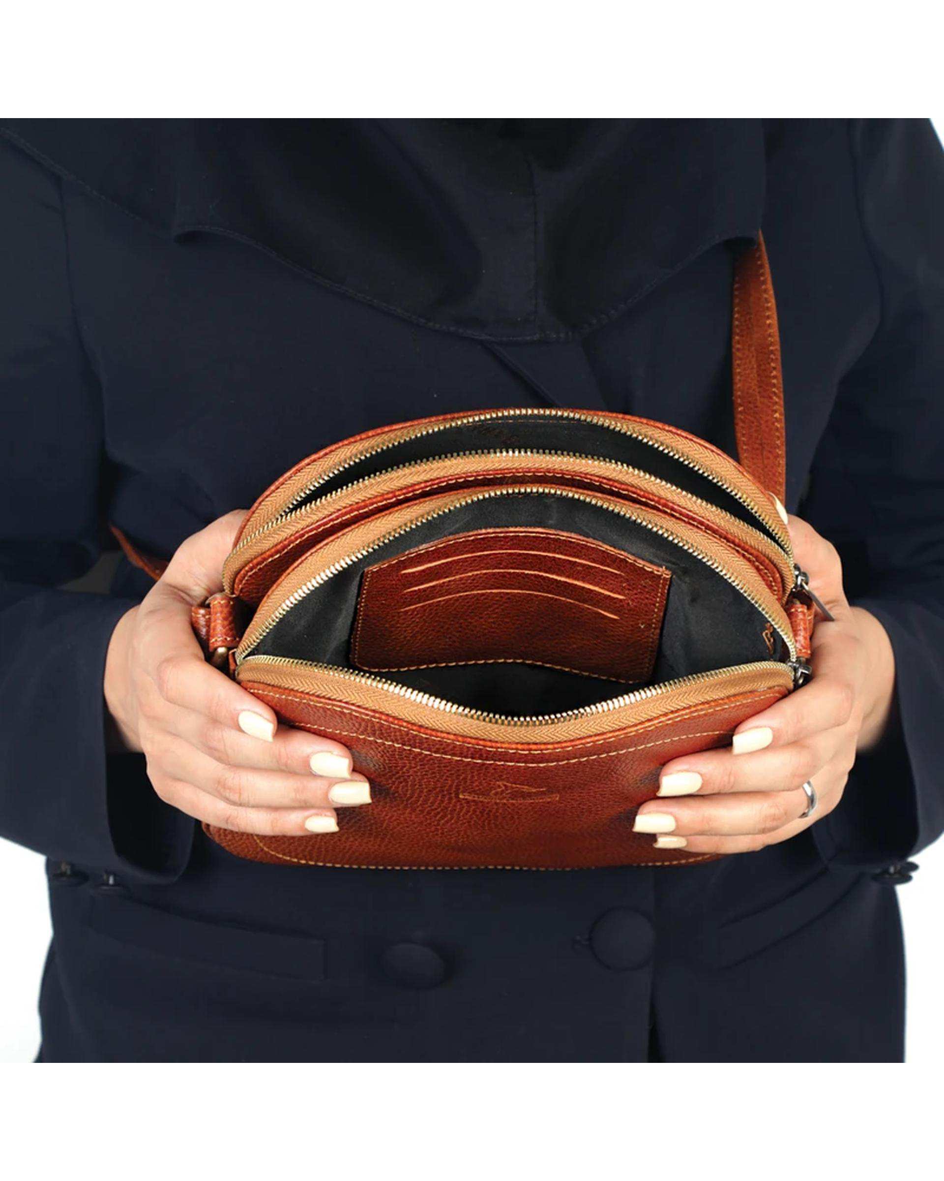 کیف دوشی چرم زنانه عسلی چرم بارز Charm Barez مدل DG81.1