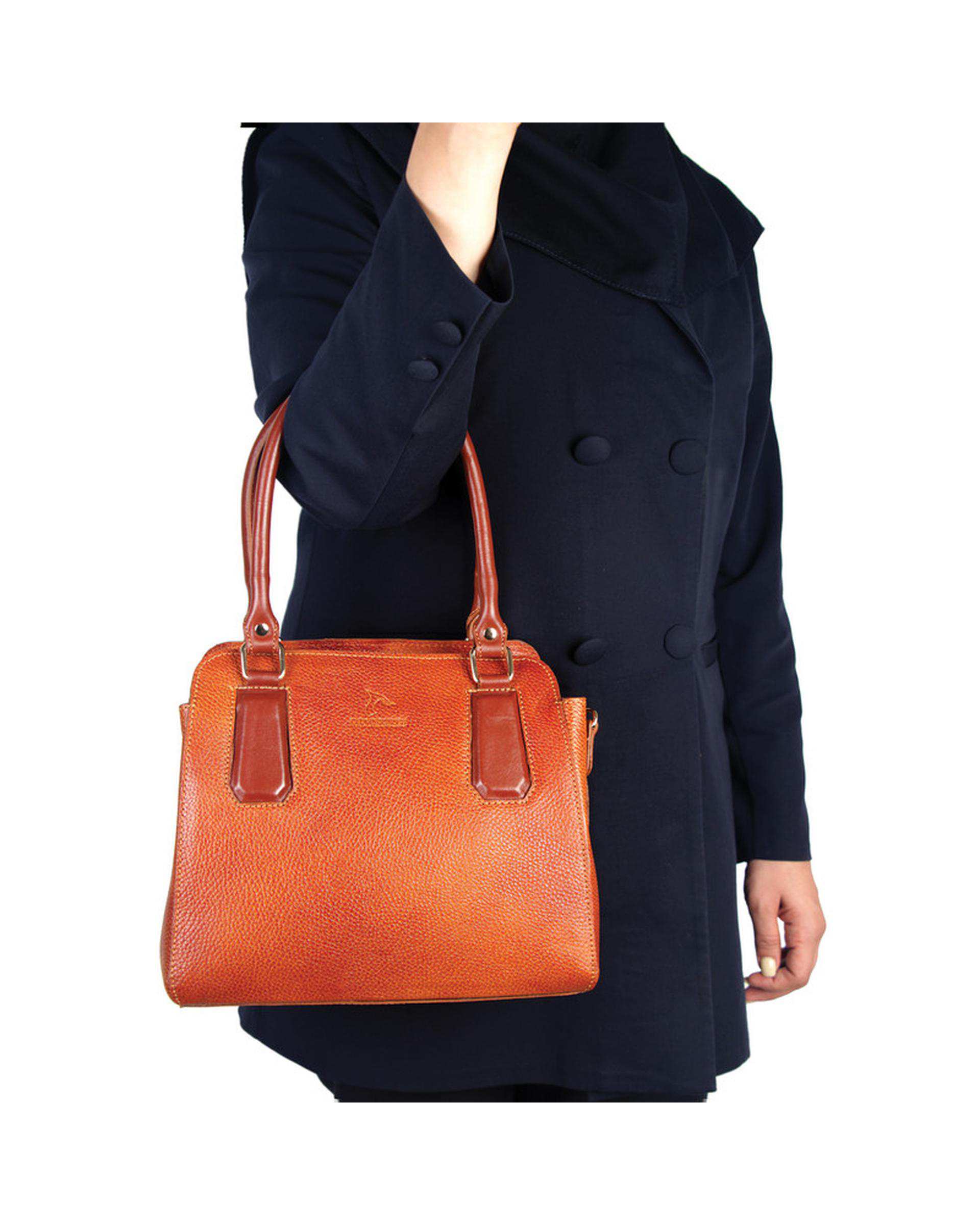 کیف دستی چرم زنانه عسلی چرم بارز Charm Barez مدل DZ68.1