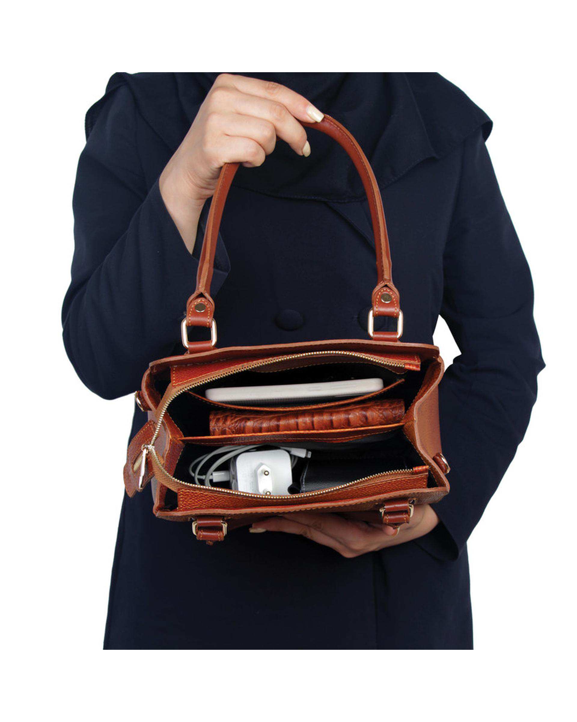 کیف دستی چرم زنانه عسلی چرم بارز Charm Barez مدل DZ68.1