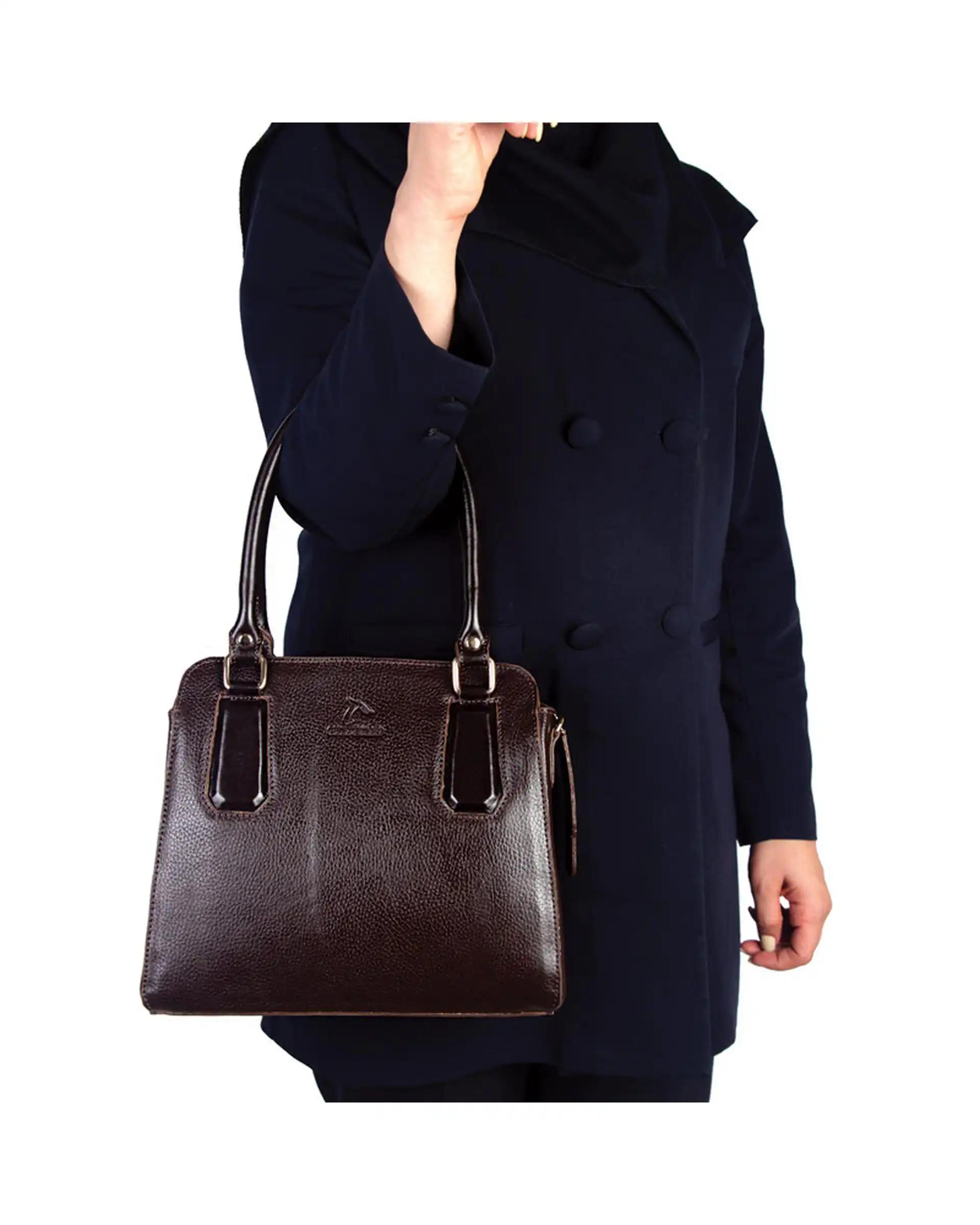 کیف دستی چرم زنانه قهوه ای چرم بارز Charm Barez مدل DZ68.1