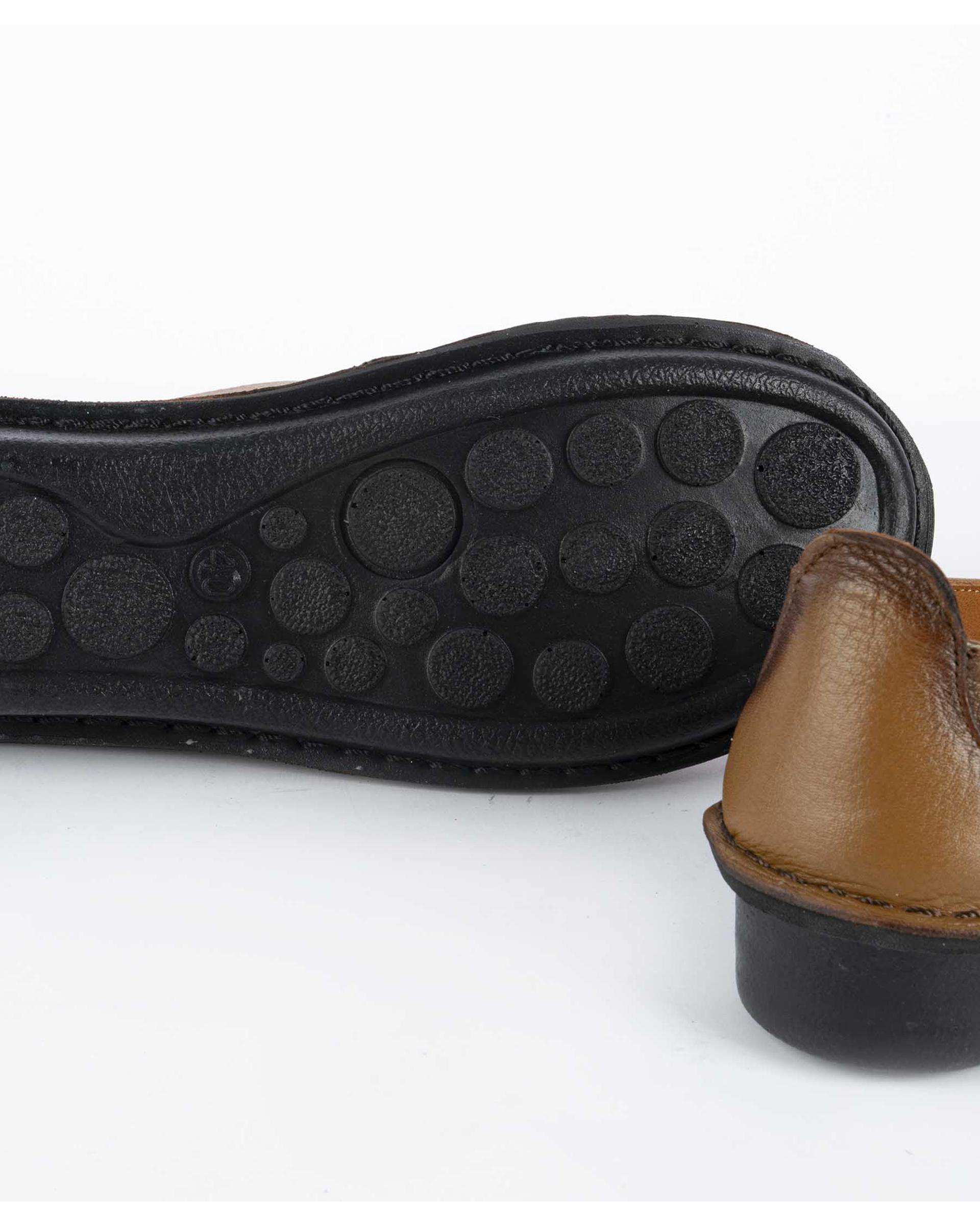 کفش چرم زنانه عسلی ایران طب Iran Teb مدل چاروق کد 202303