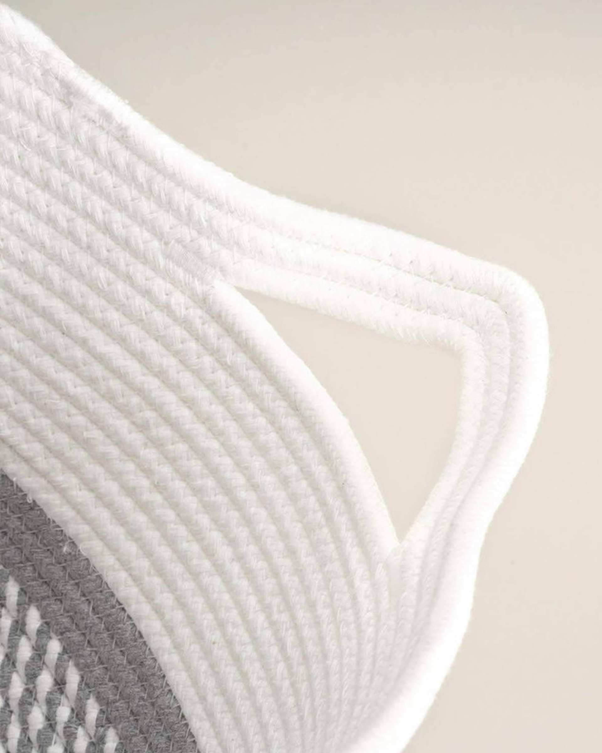 سبد لباس طوسی سفید مدل zbra